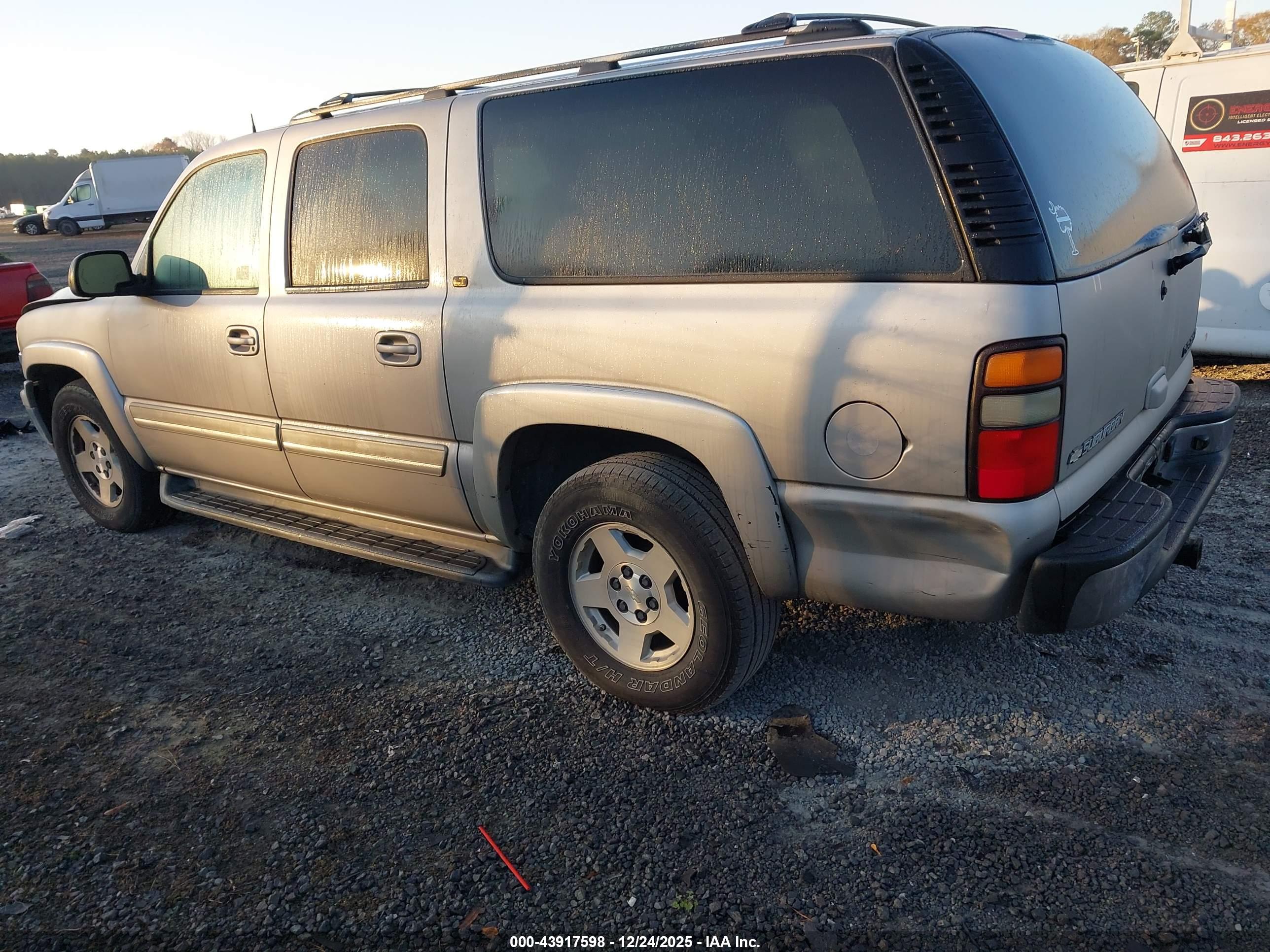 CHEVROLET SUBURBAN image 3