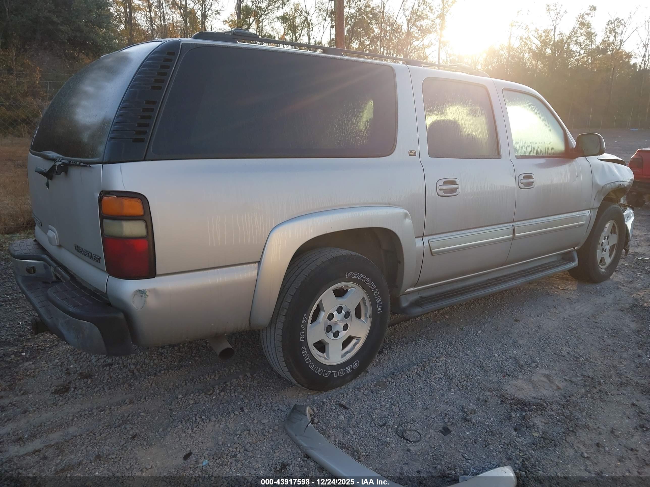 CHEVROLET SUBURBAN image 4