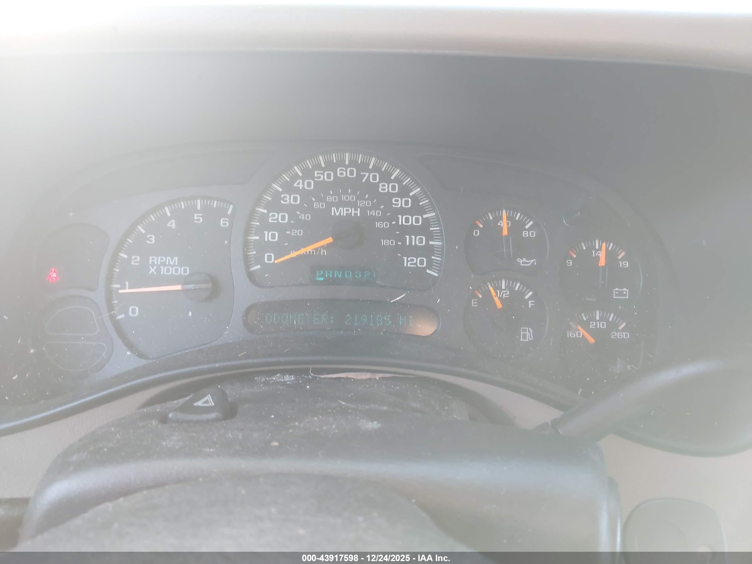 CHEVROLET SUBURBAN image 7