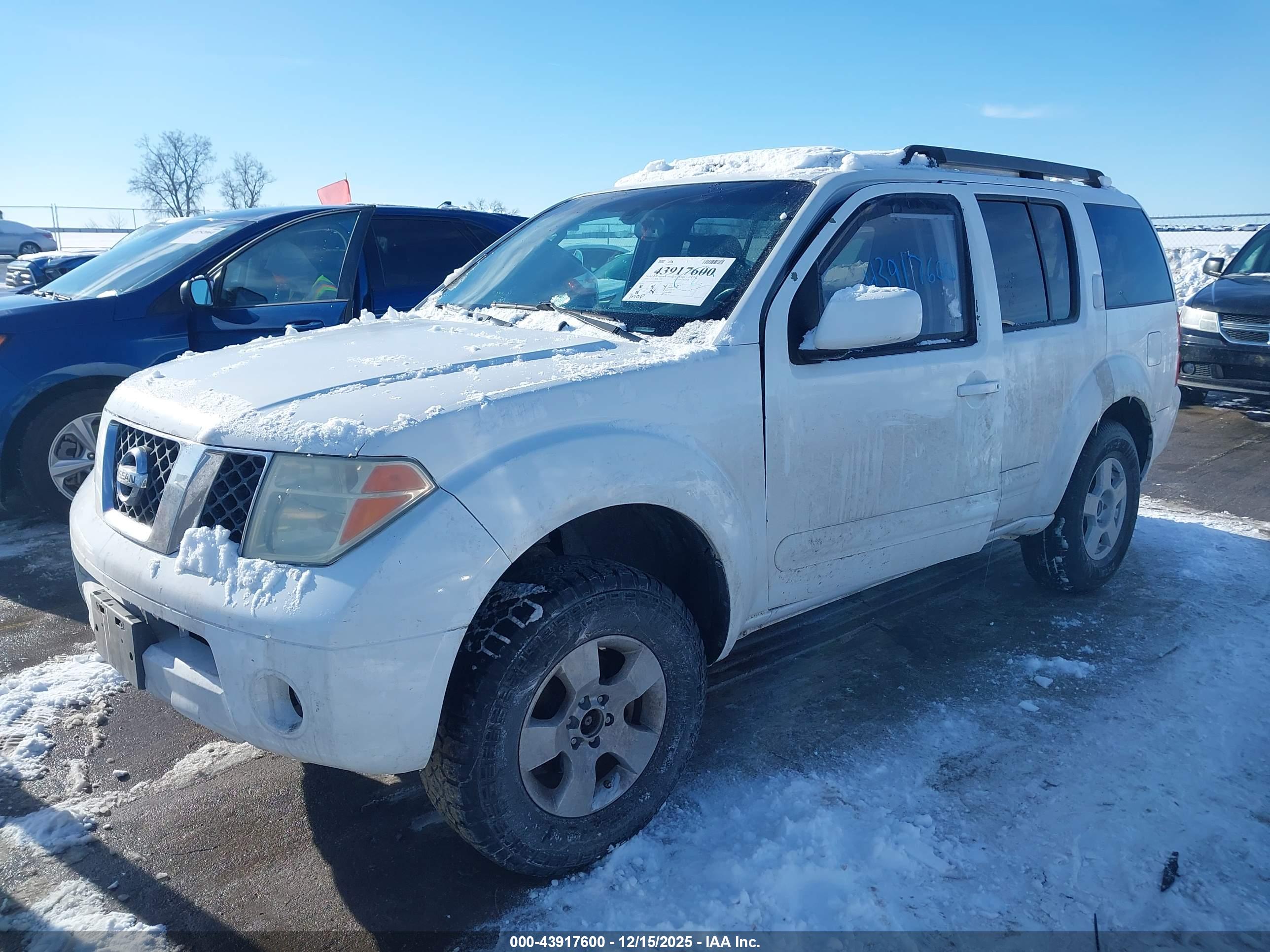 NISSAN PATHFINDER image 2