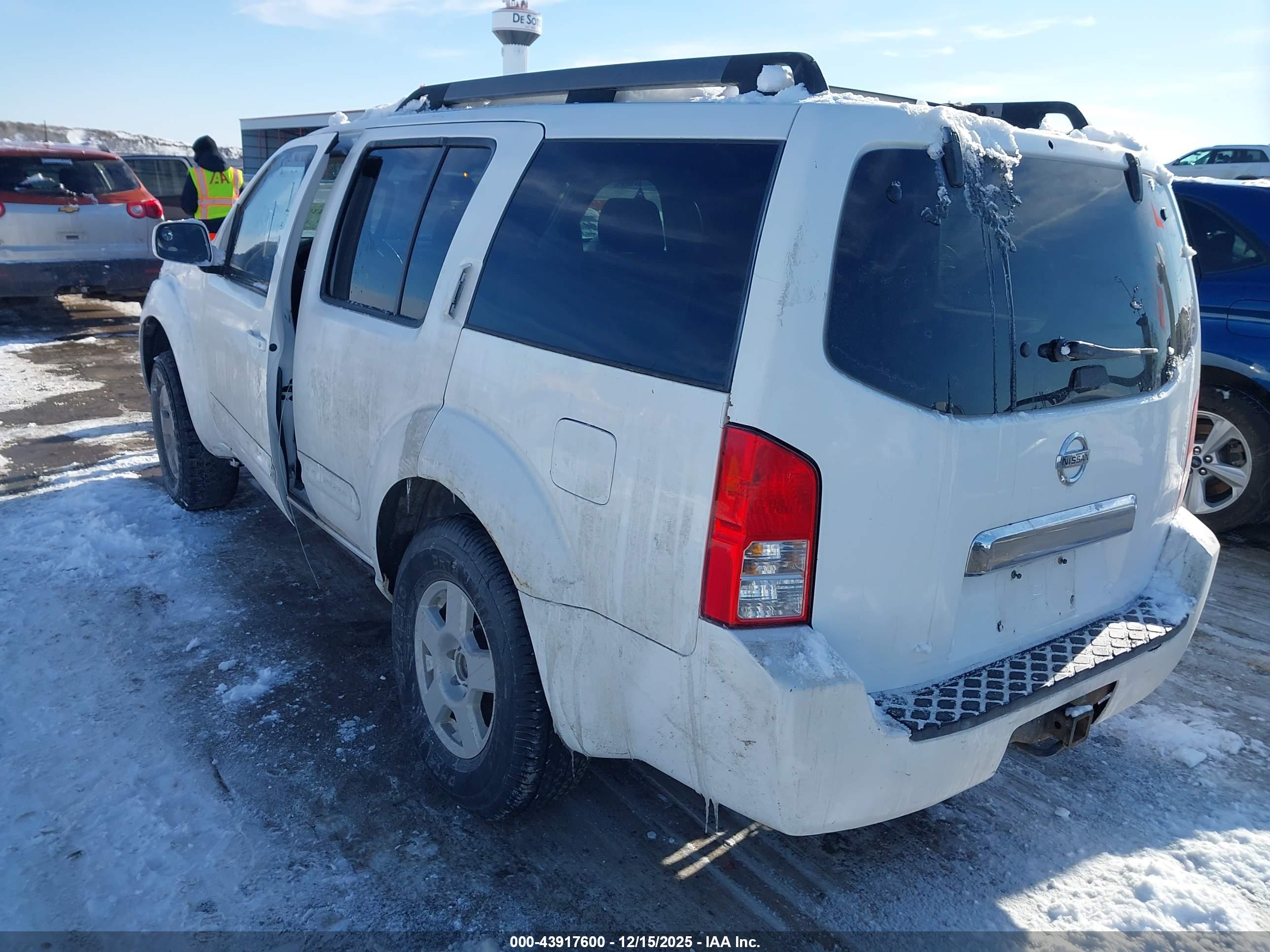 NISSAN PATHFINDER image 3