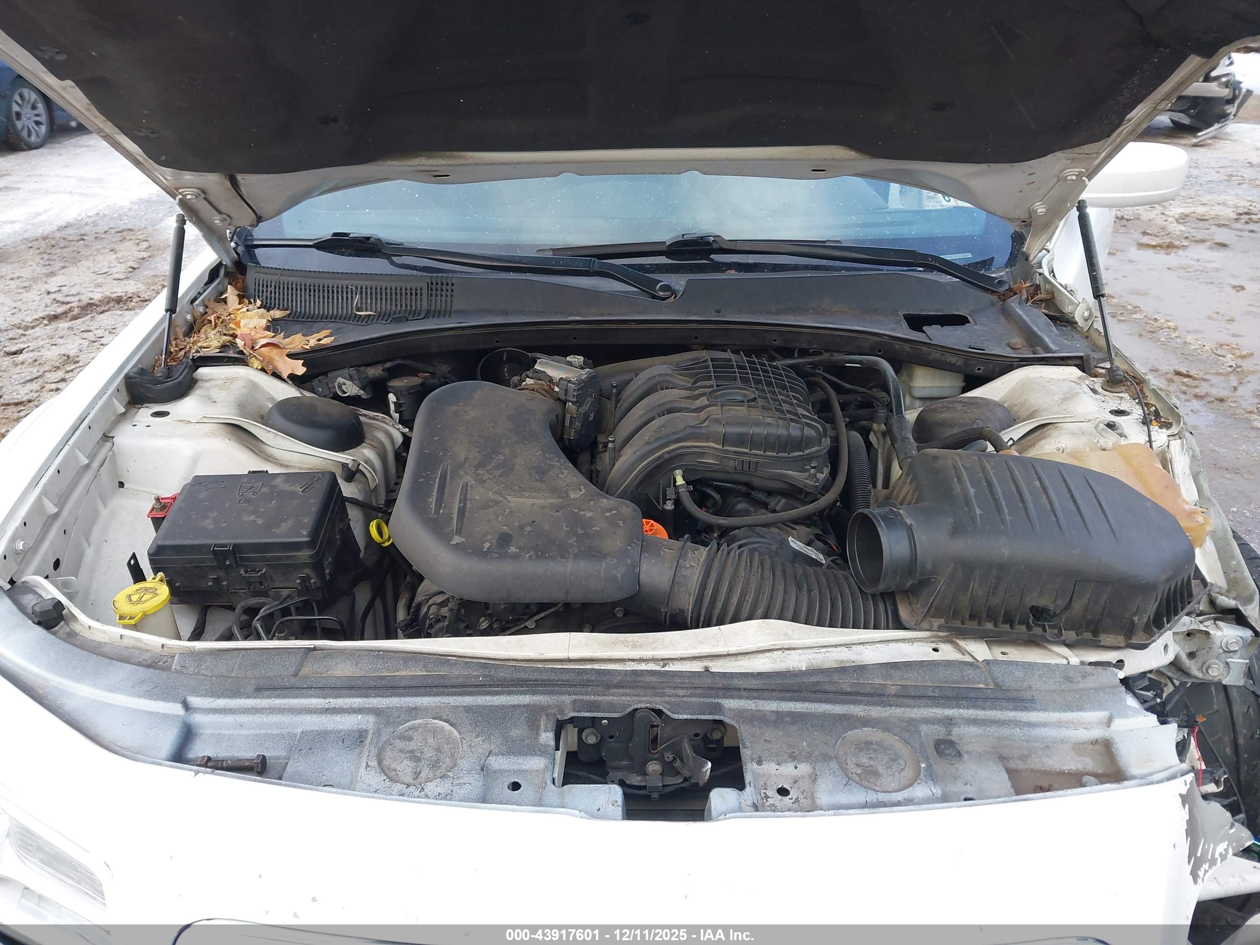 CHRYSLER 300 image 10