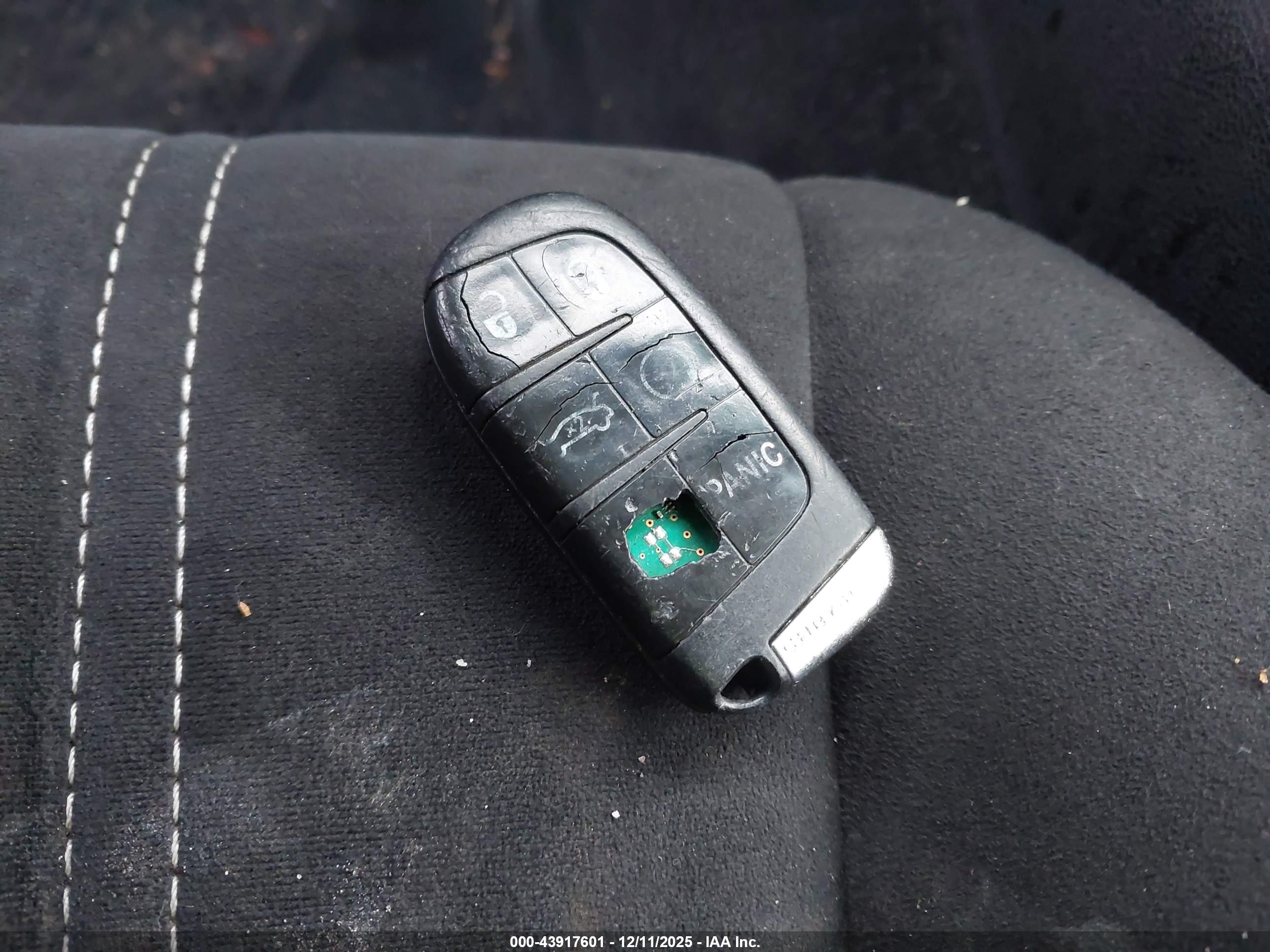 CHRYSLER 300 image 11