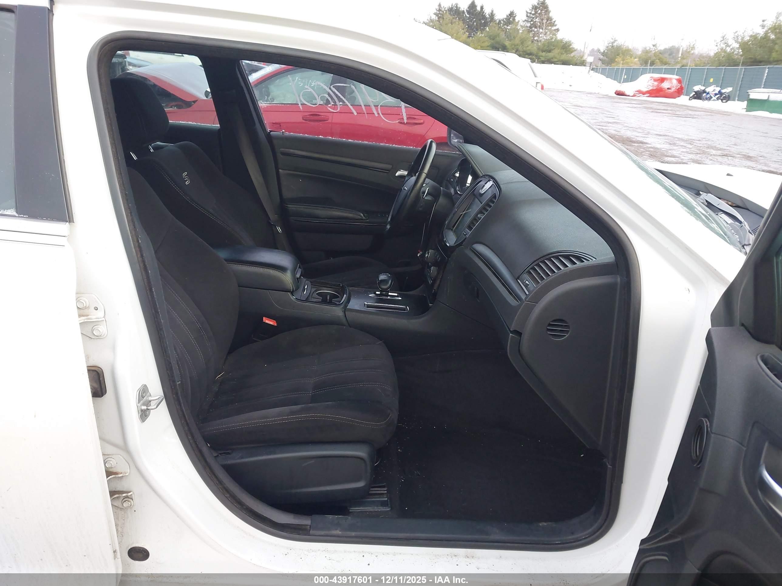 CHRYSLER 300 image 5