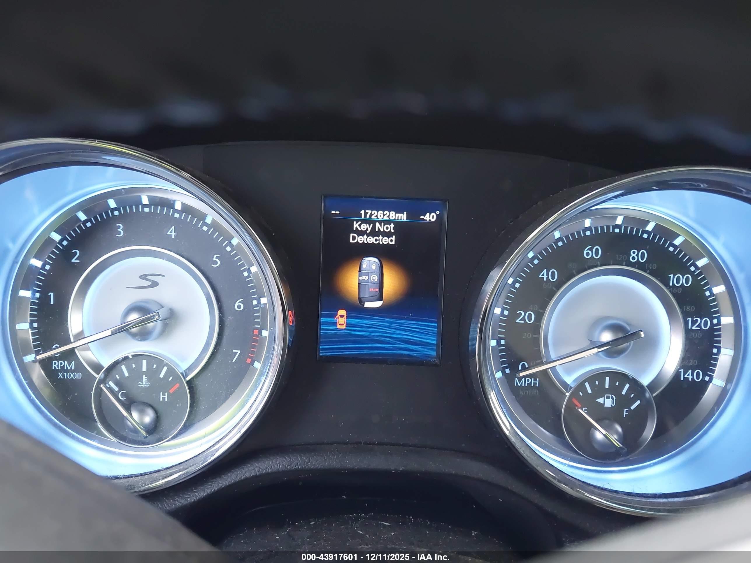 CHRYSLER 300 image 7