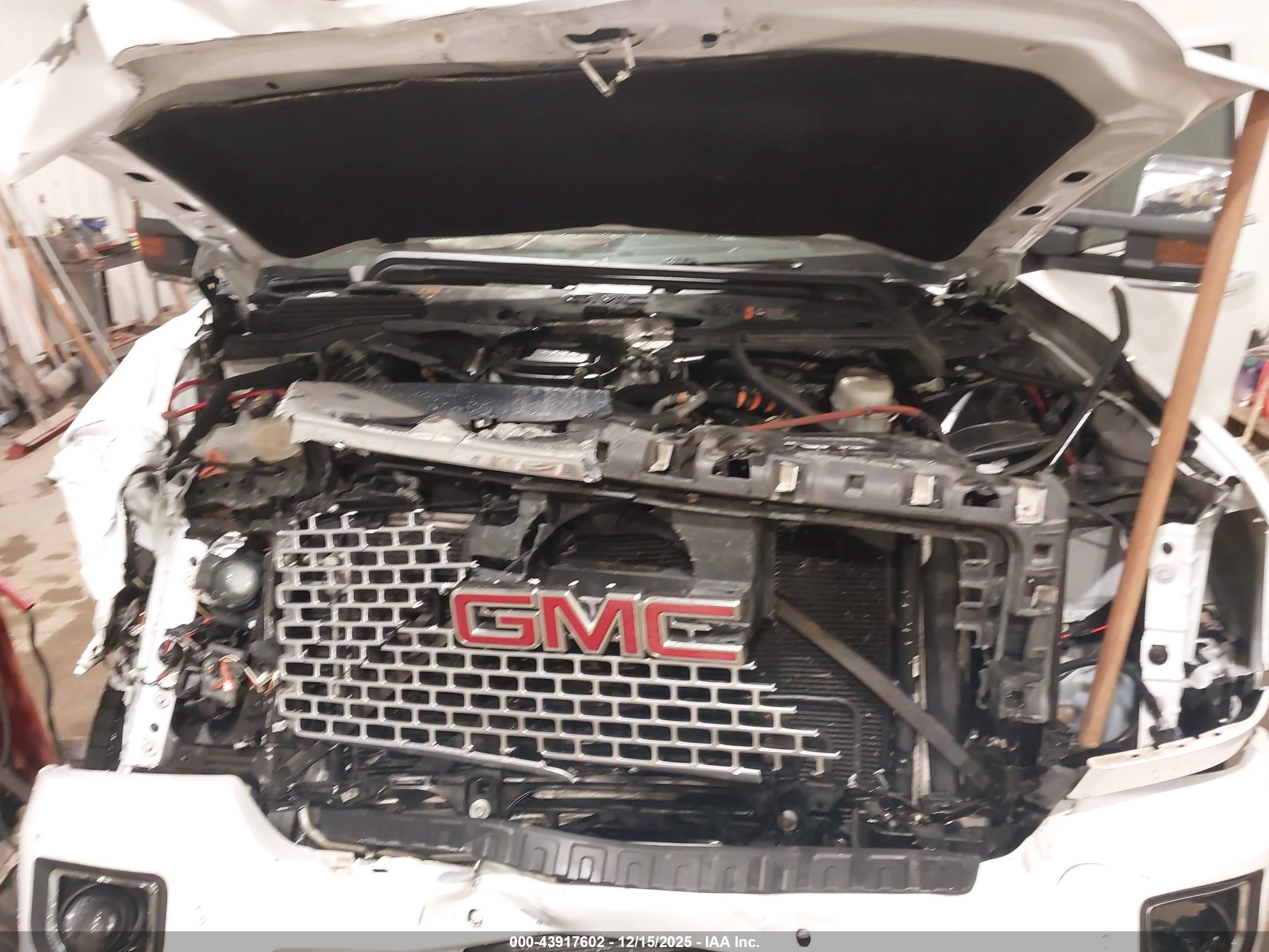 GMC SIERRA image 10