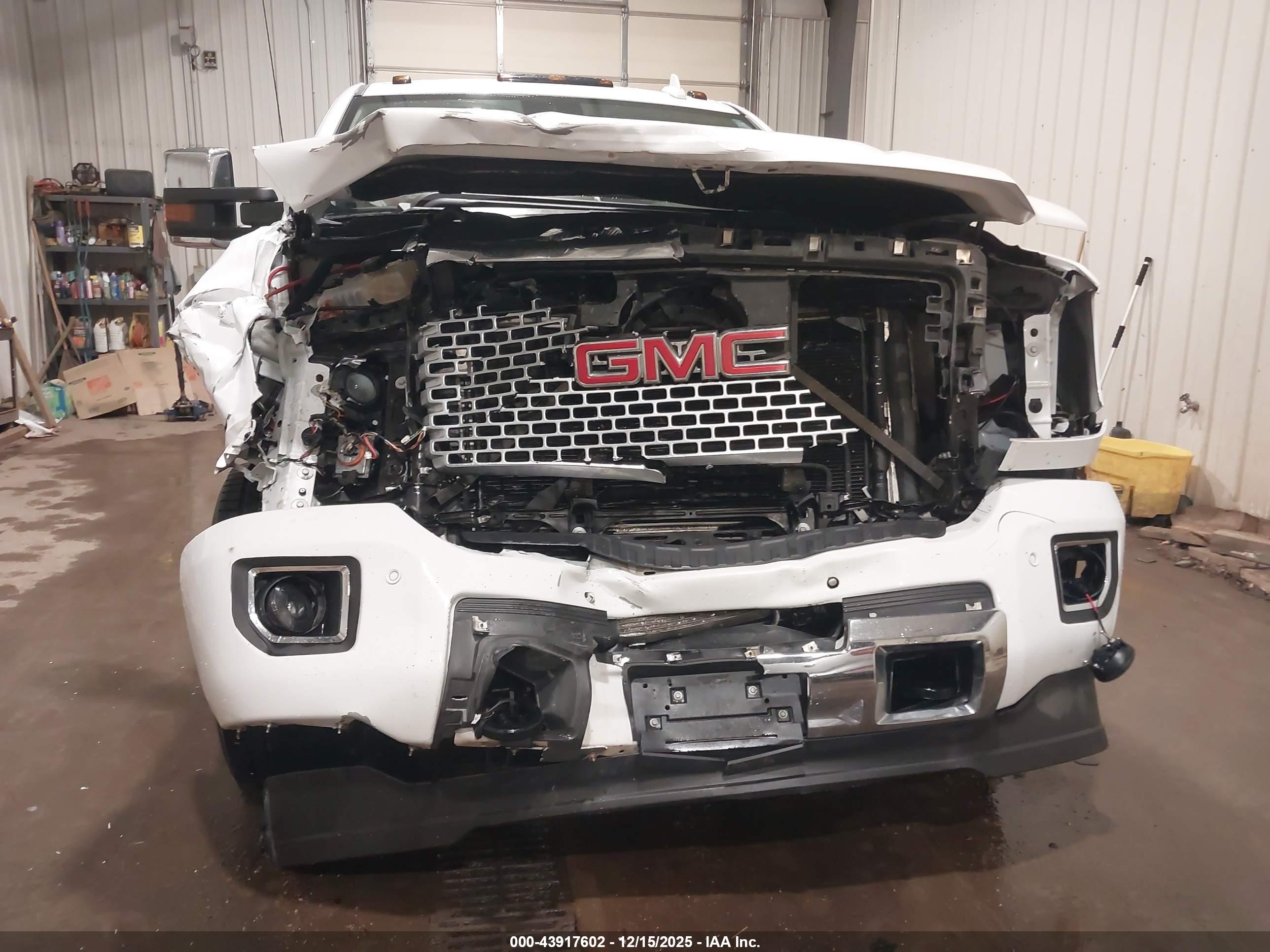 GMC SIERRA image 6