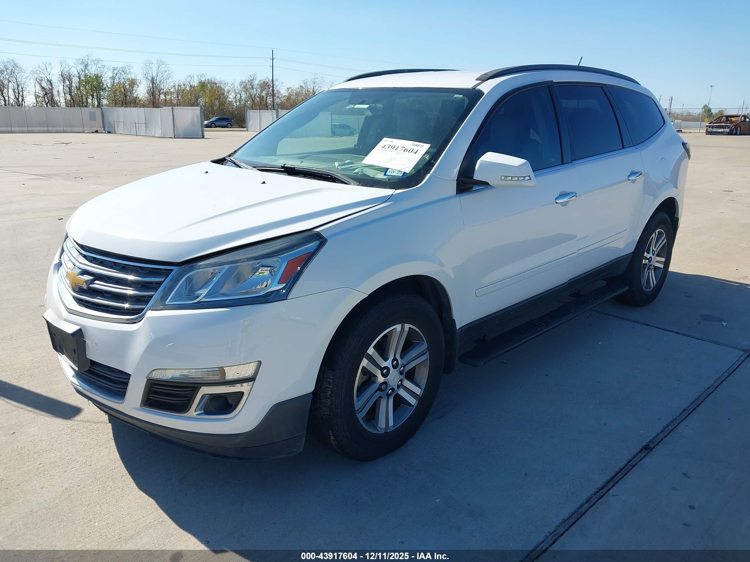 CHEVROLET TRAVERSE image 2