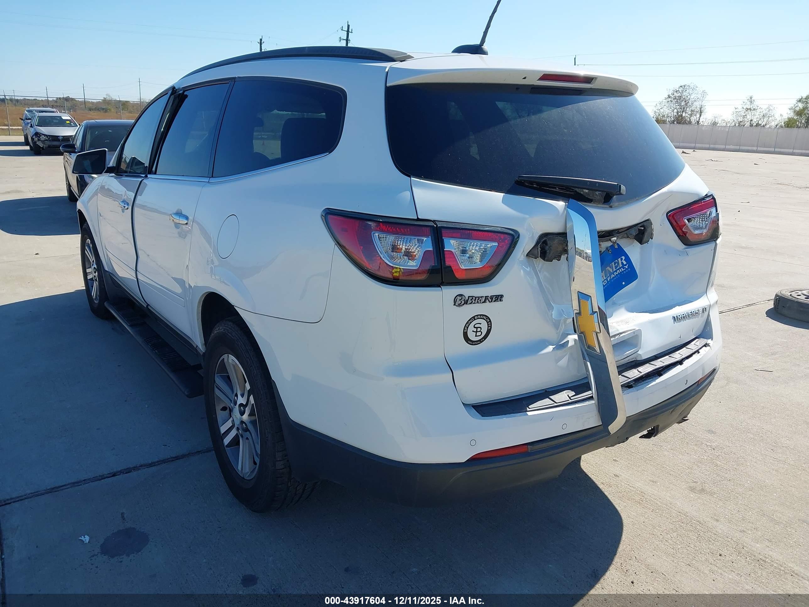CHEVROLET TRAVERSE image 3