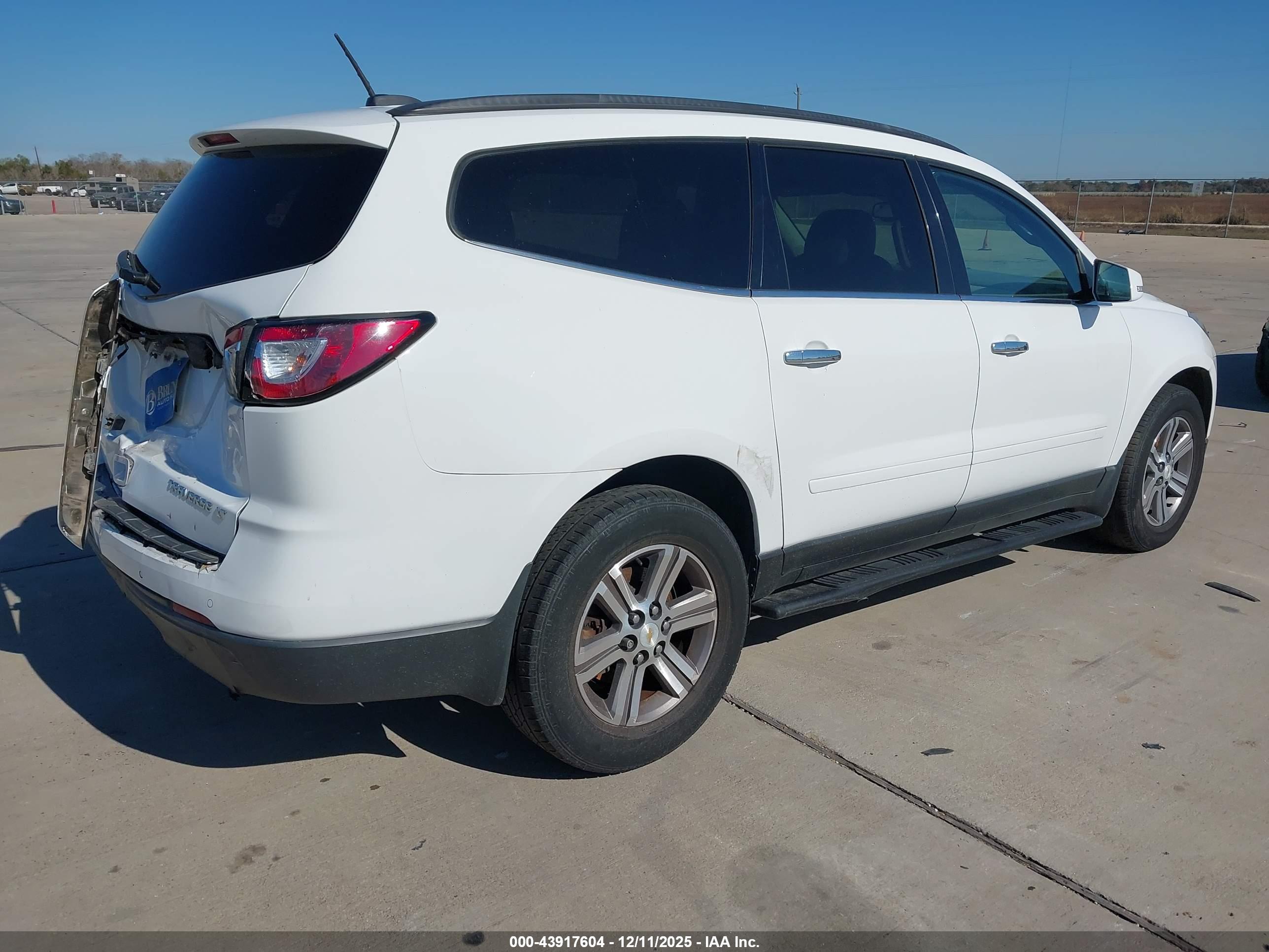 CHEVROLET TRAVERSE image 4