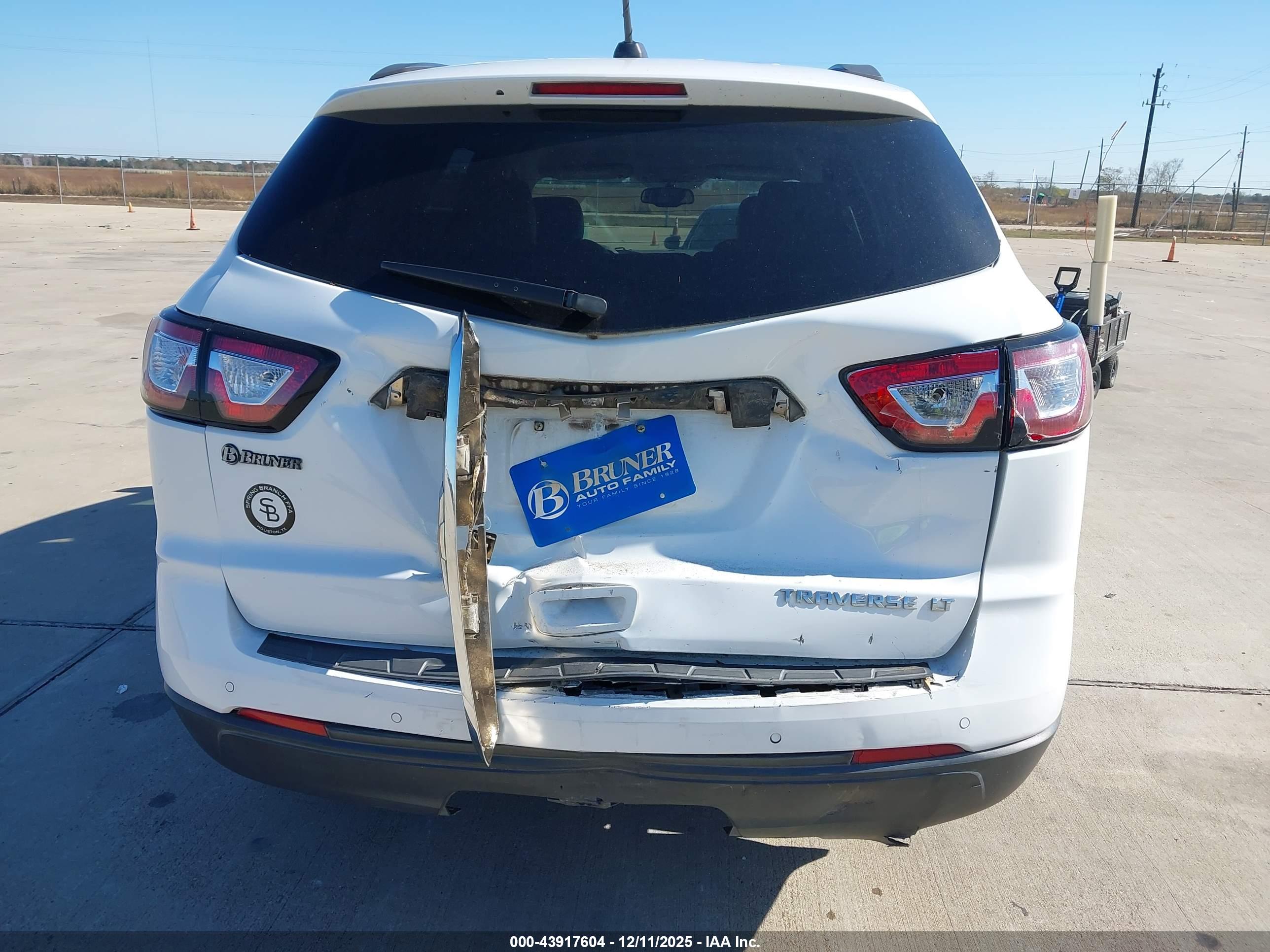 CHEVROLET TRAVERSE image 6