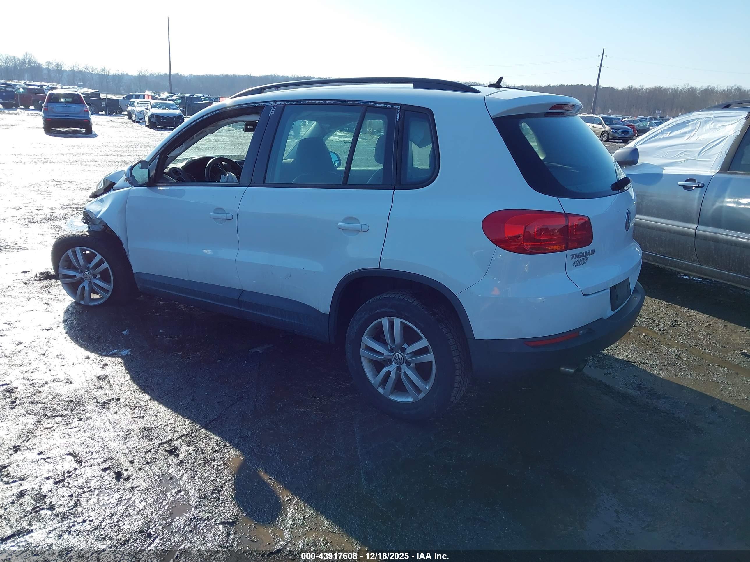 VOLKSWAGEN TIGUAN image 3