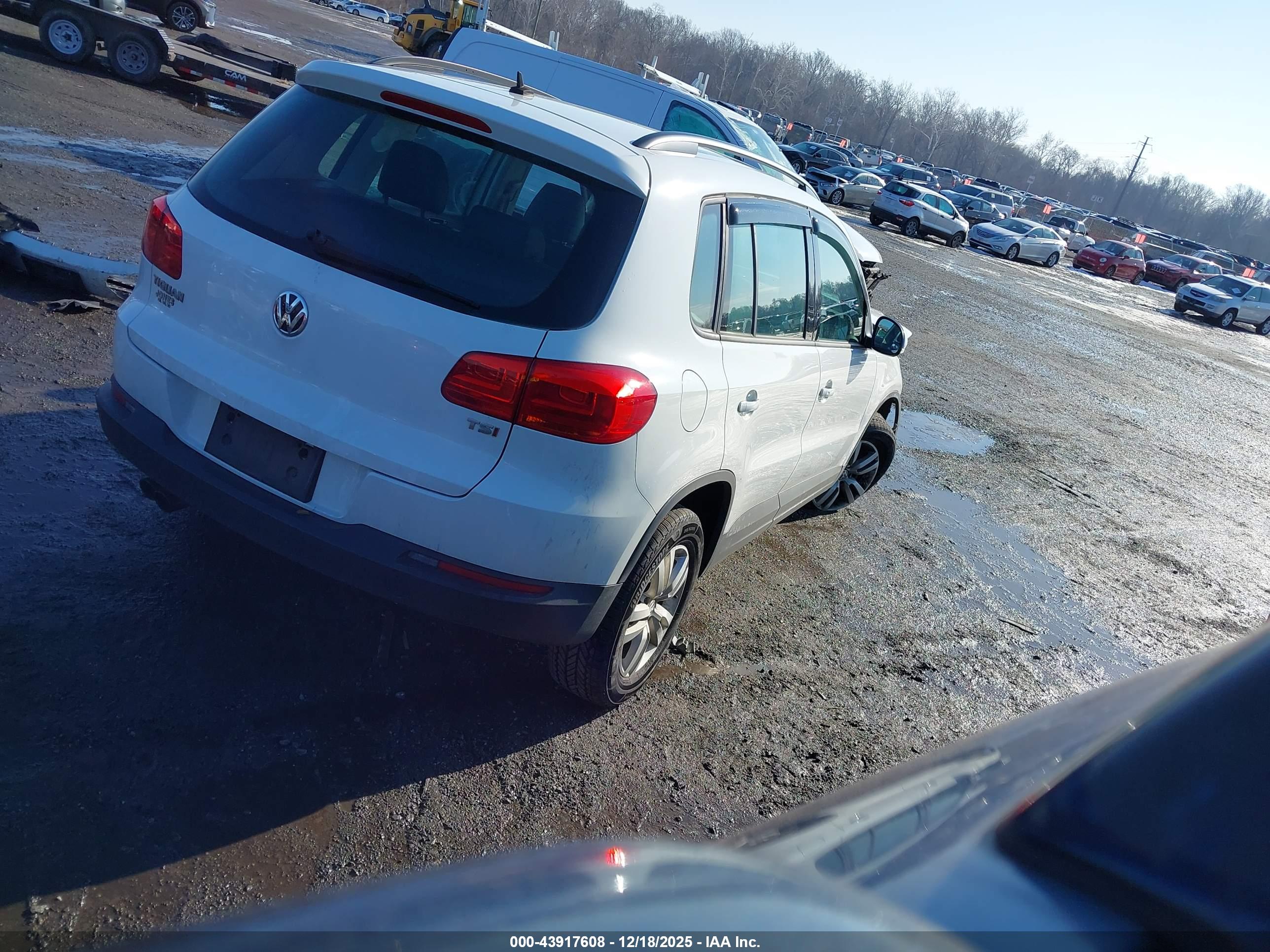 VOLKSWAGEN TIGUAN image 4