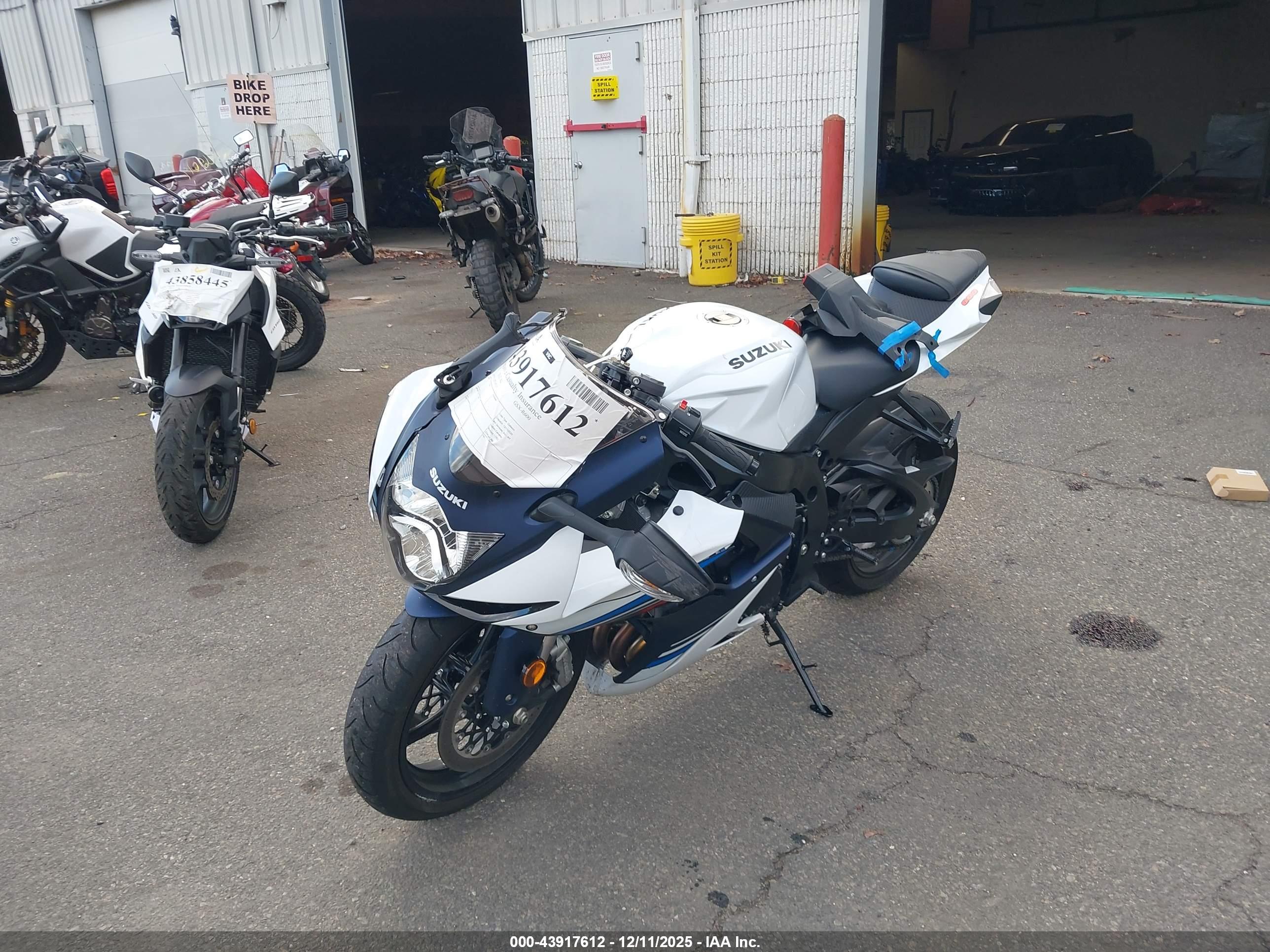 SUZUKI GSX-R600 image 2