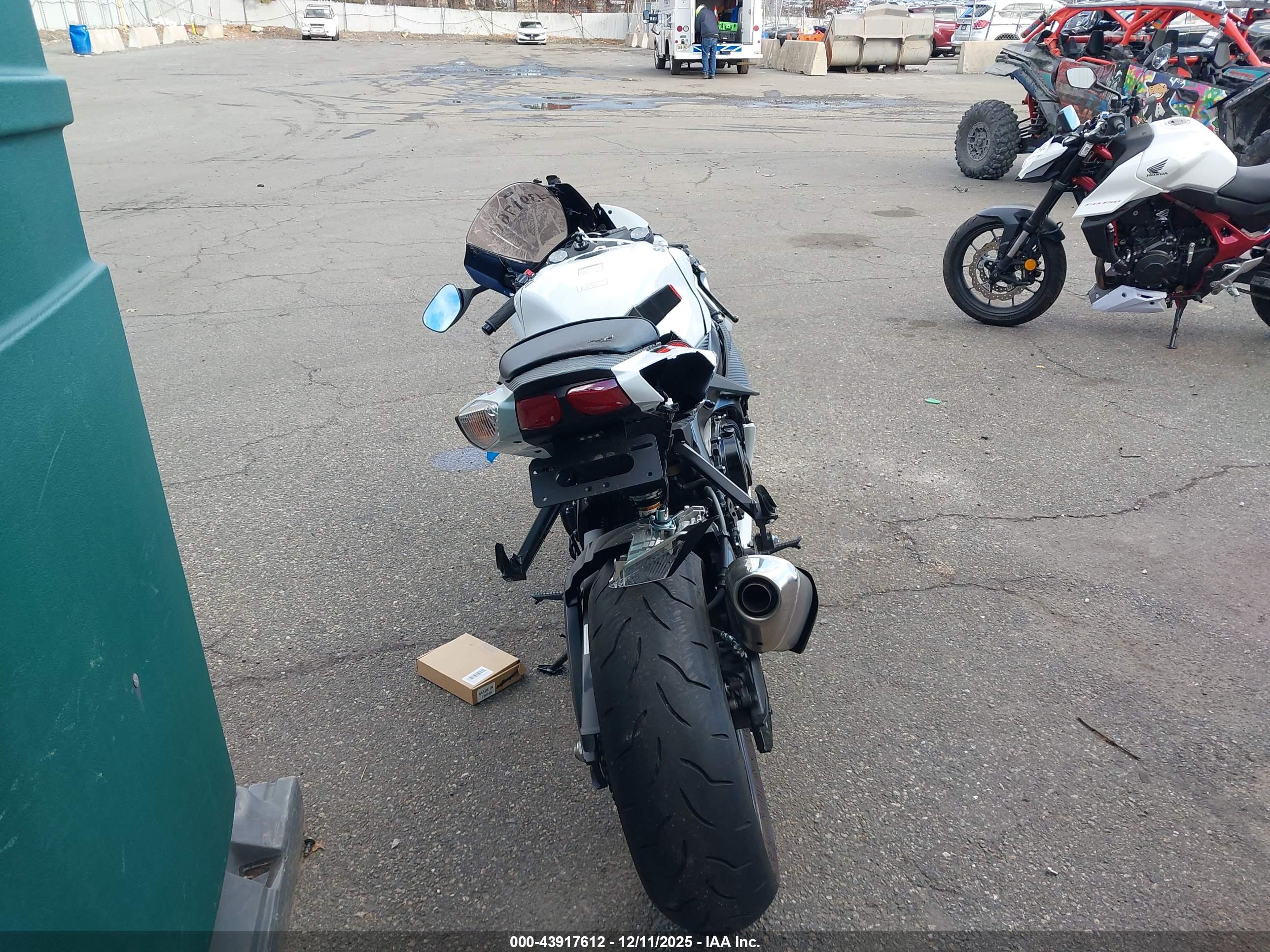 SUZUKI GSX-R600 image 6
