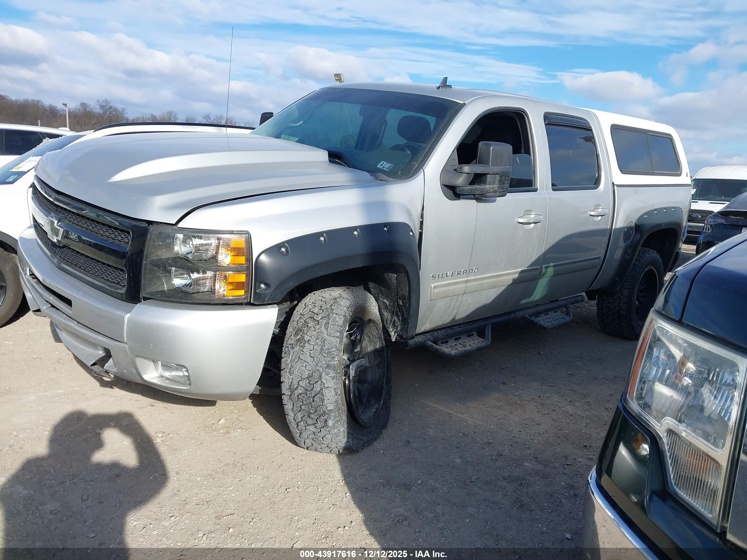 CHEVROLET SILVERADO image 2