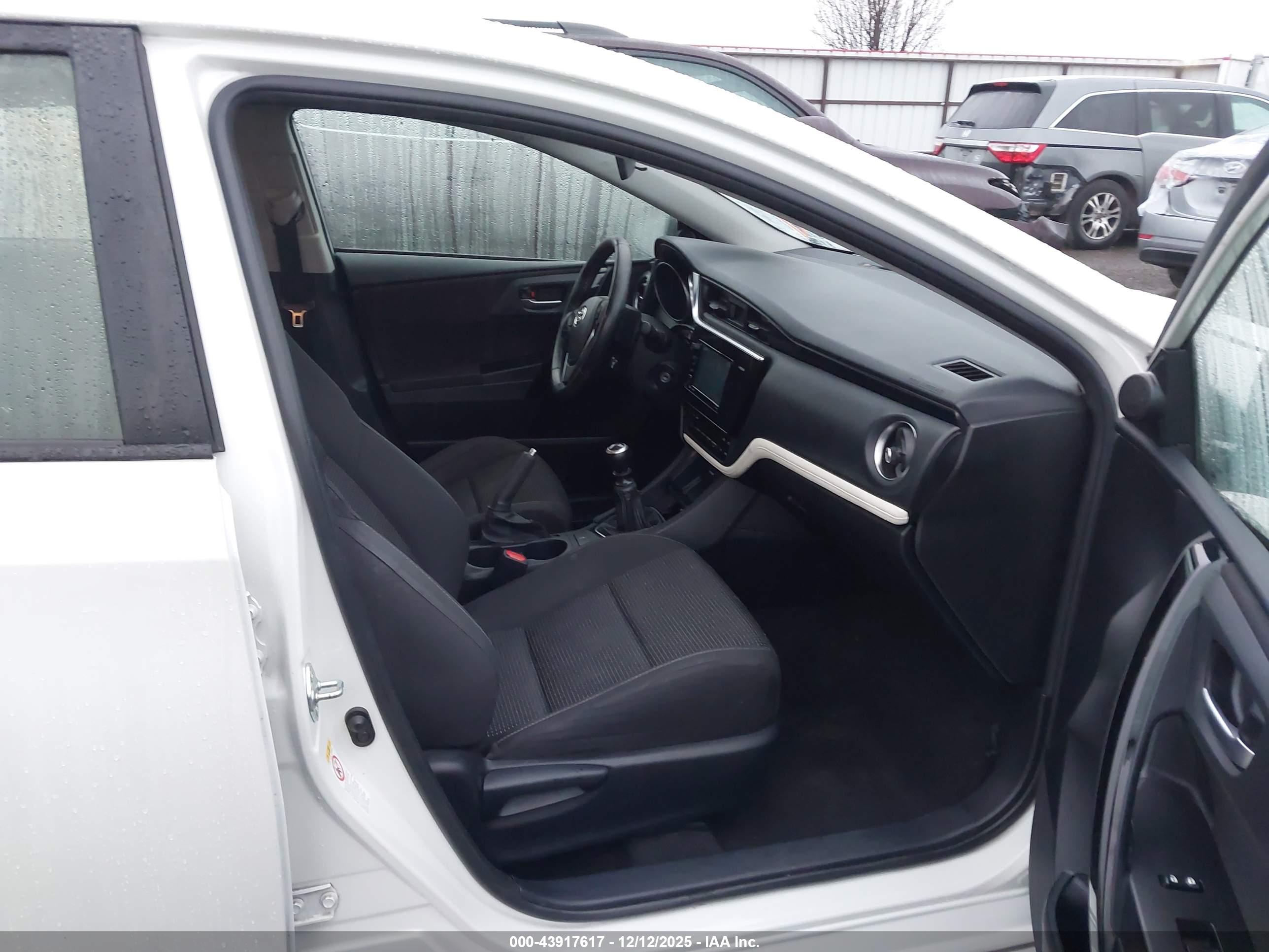 TOYOTA COROLLA image 5