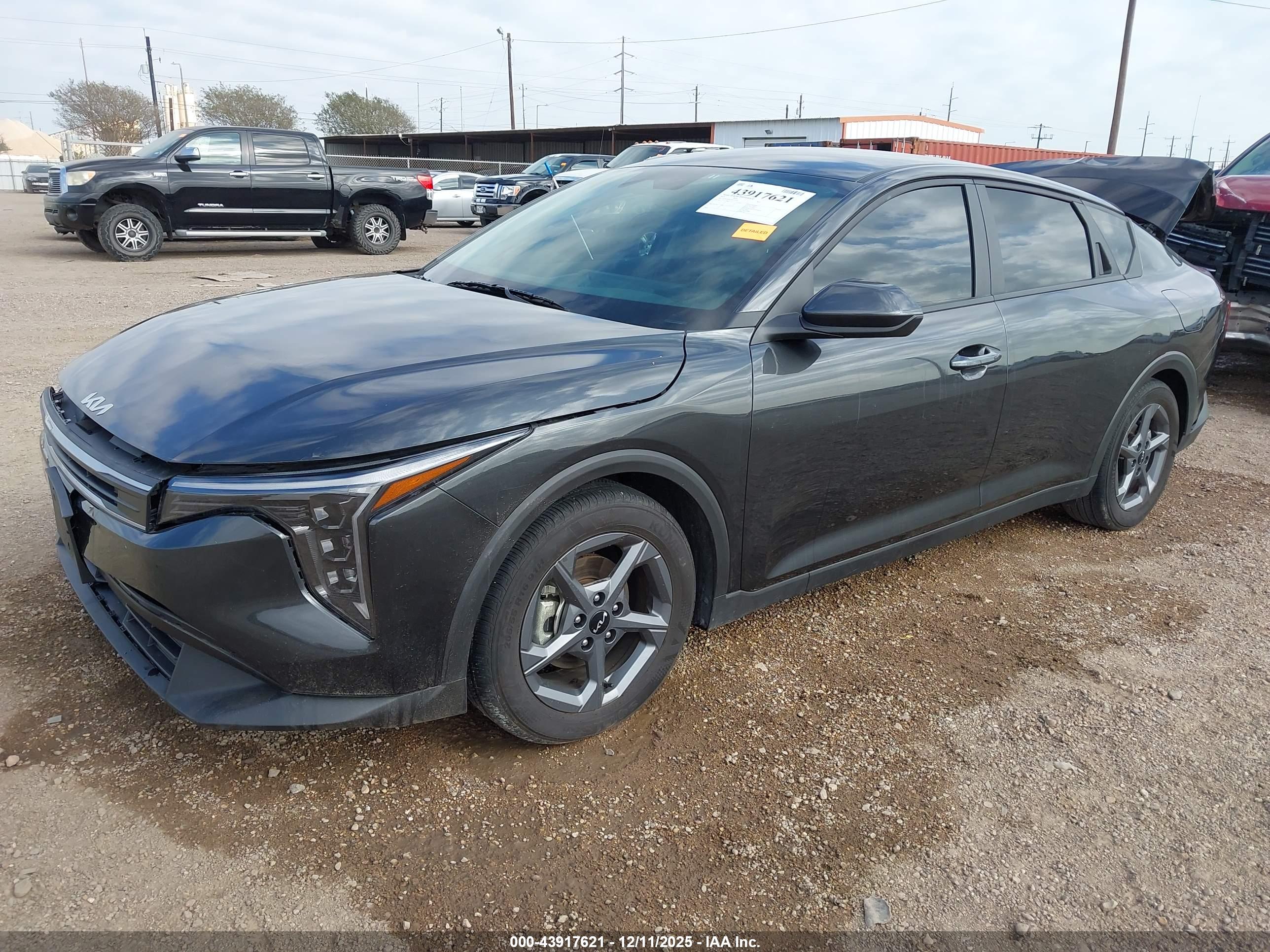 KIA K4 image 2
