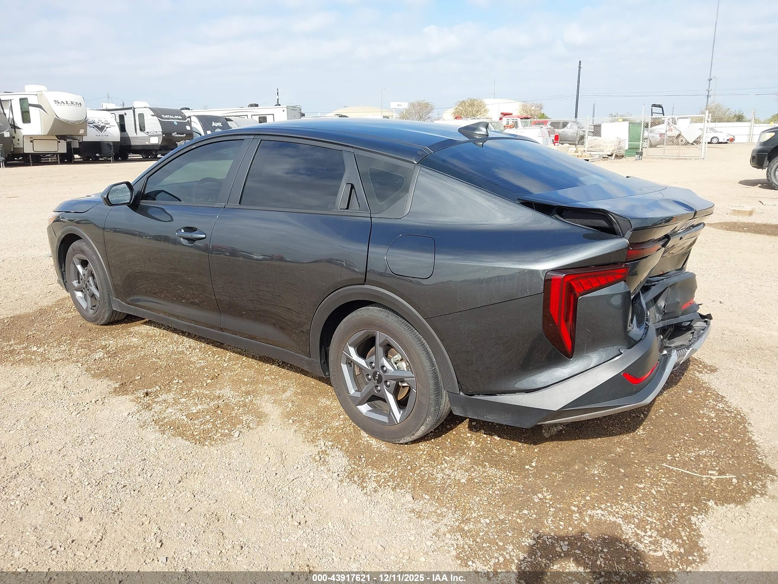KIA K4 image 3