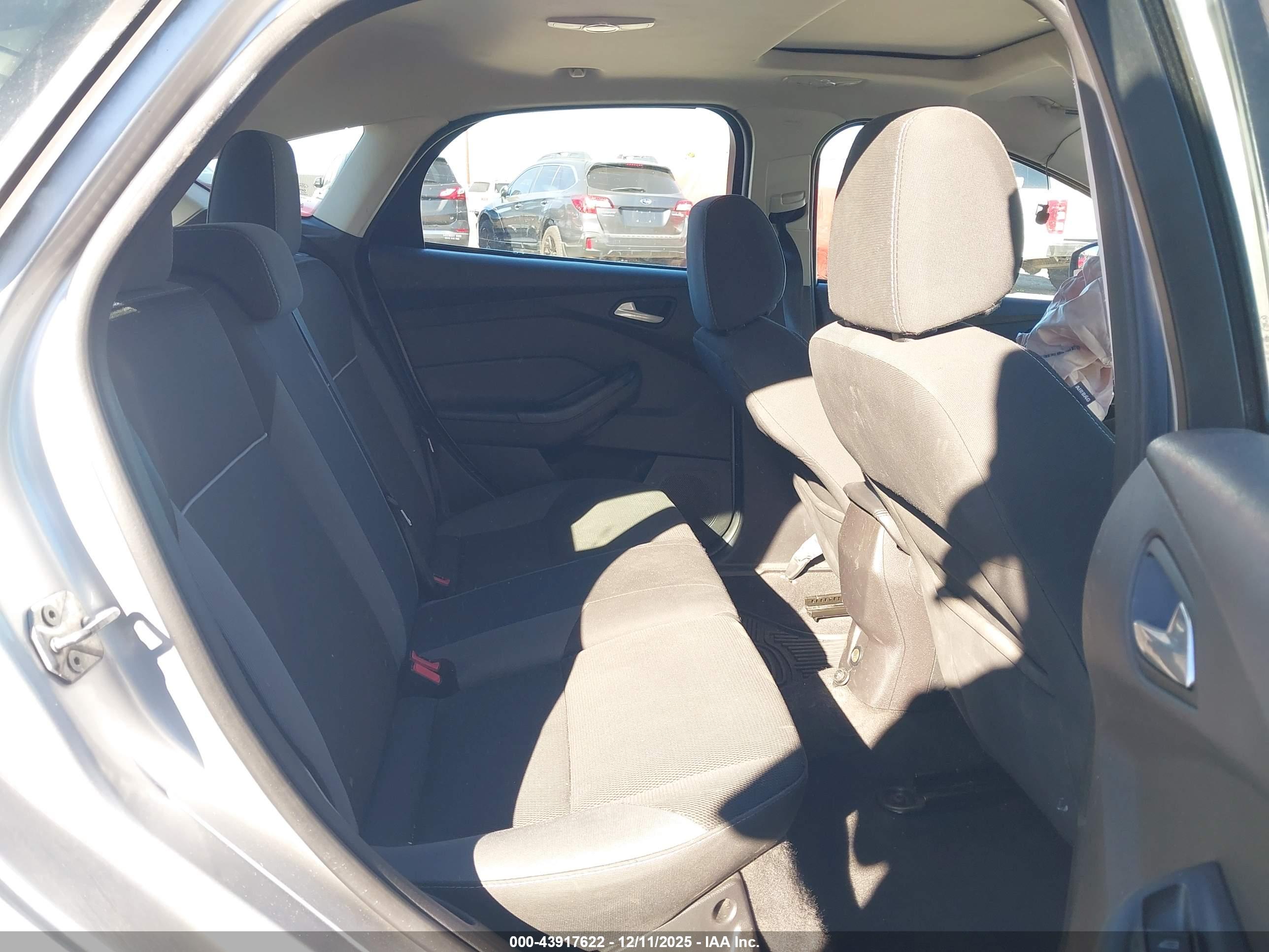 FORD FOCUS image 8