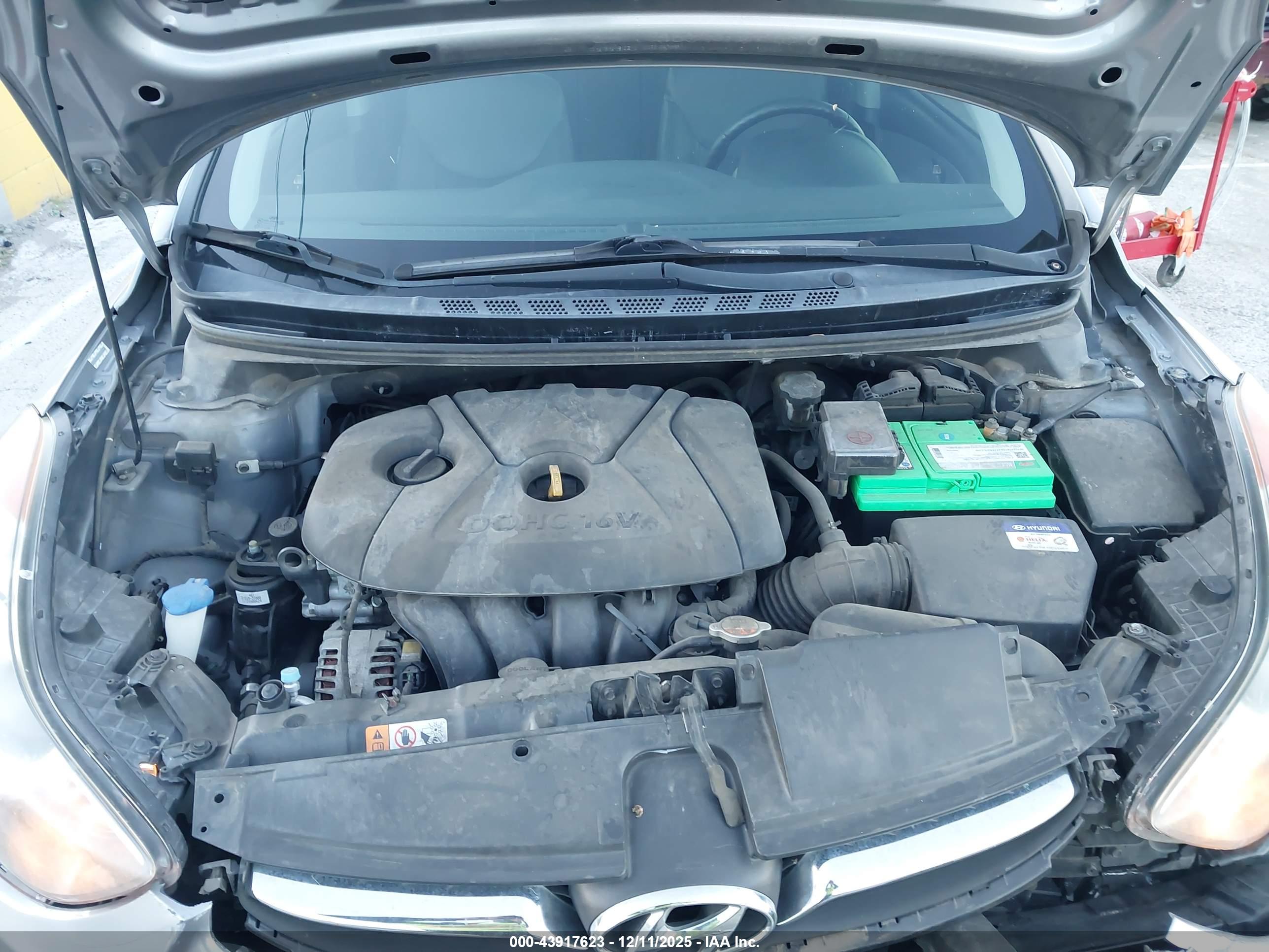 HYUNDAI ELANTRA image 10