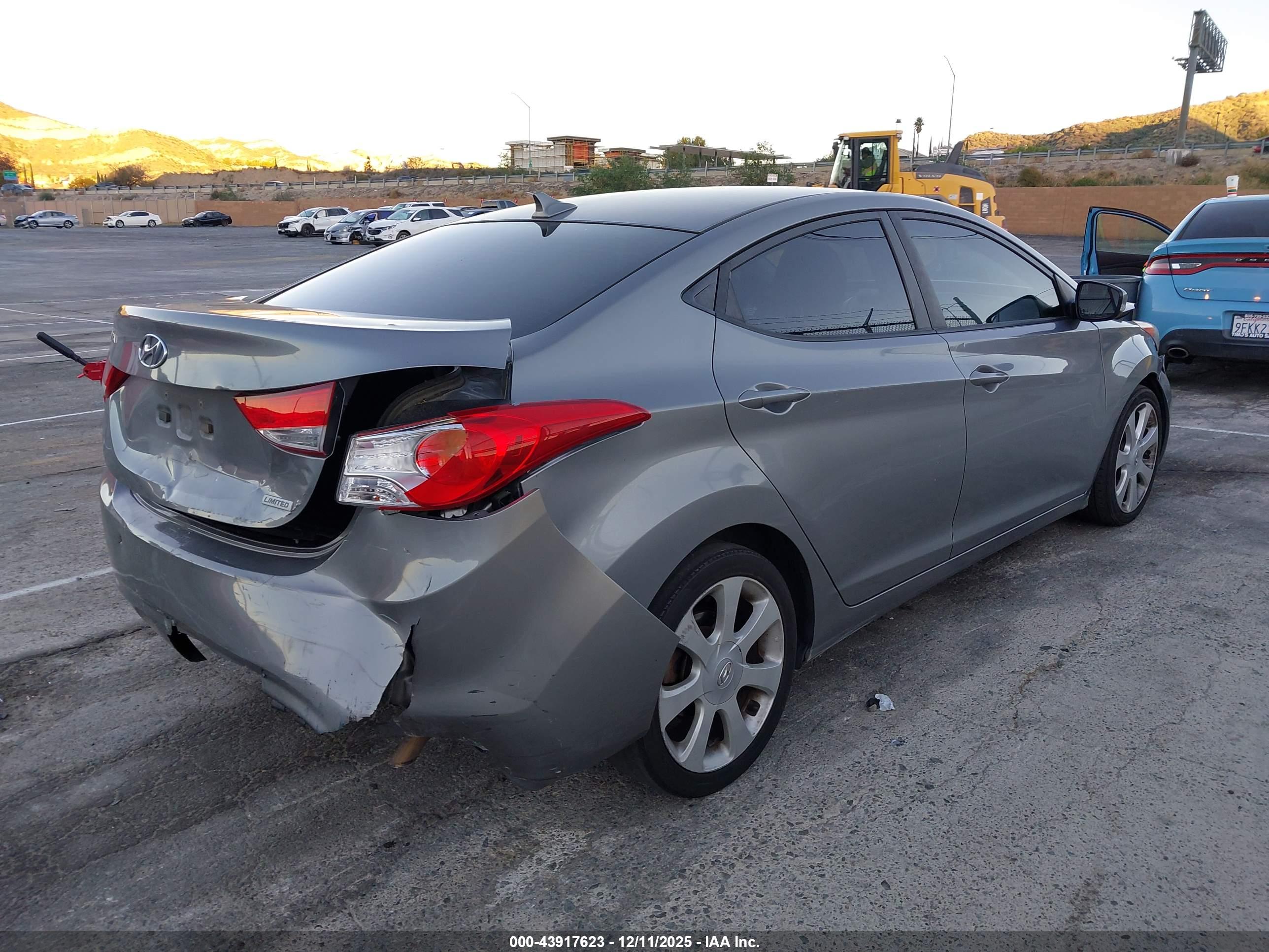 HYUNDAI ELANTRA image 4