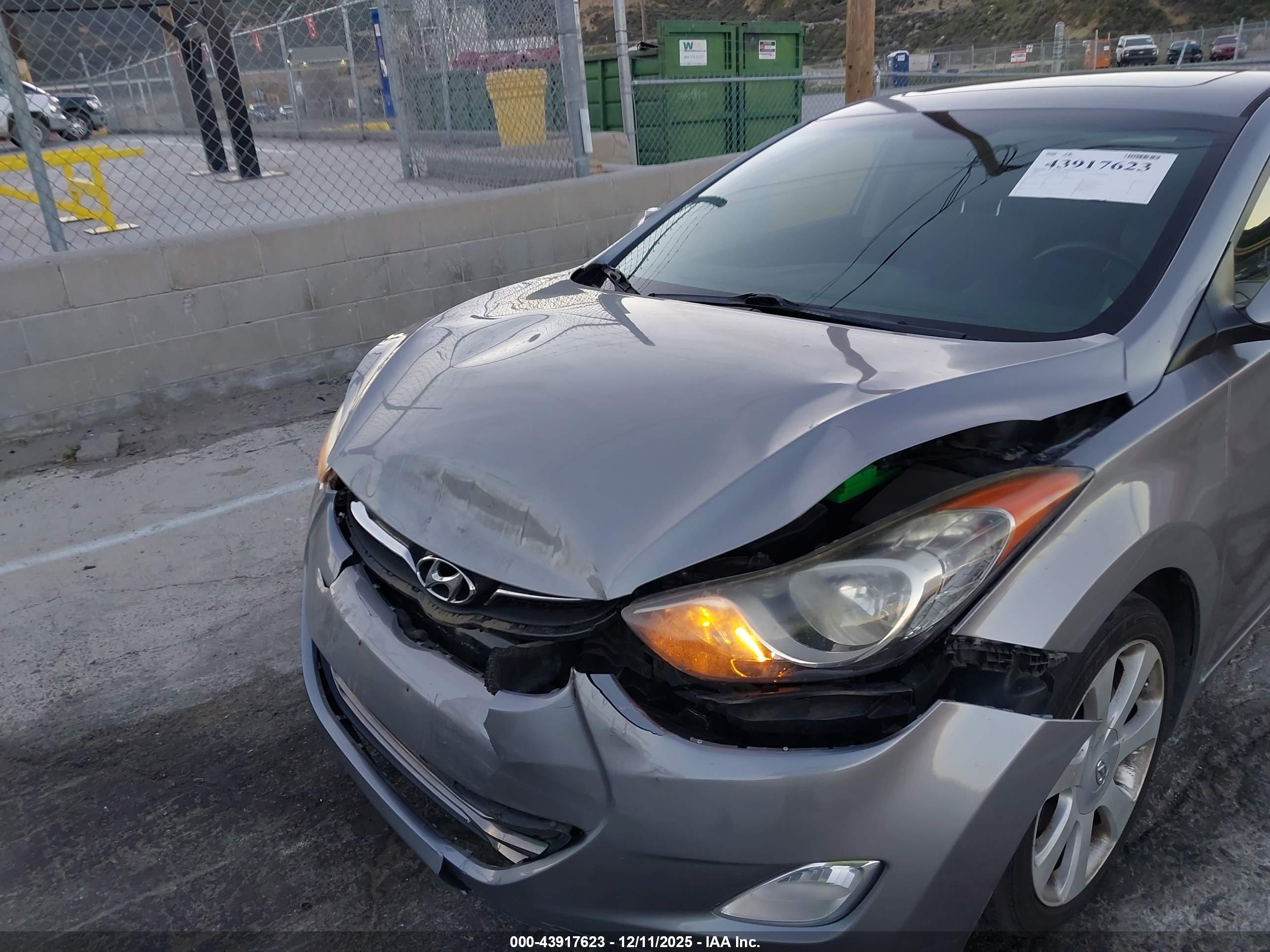 HYUNDAI ELANTRA image 6