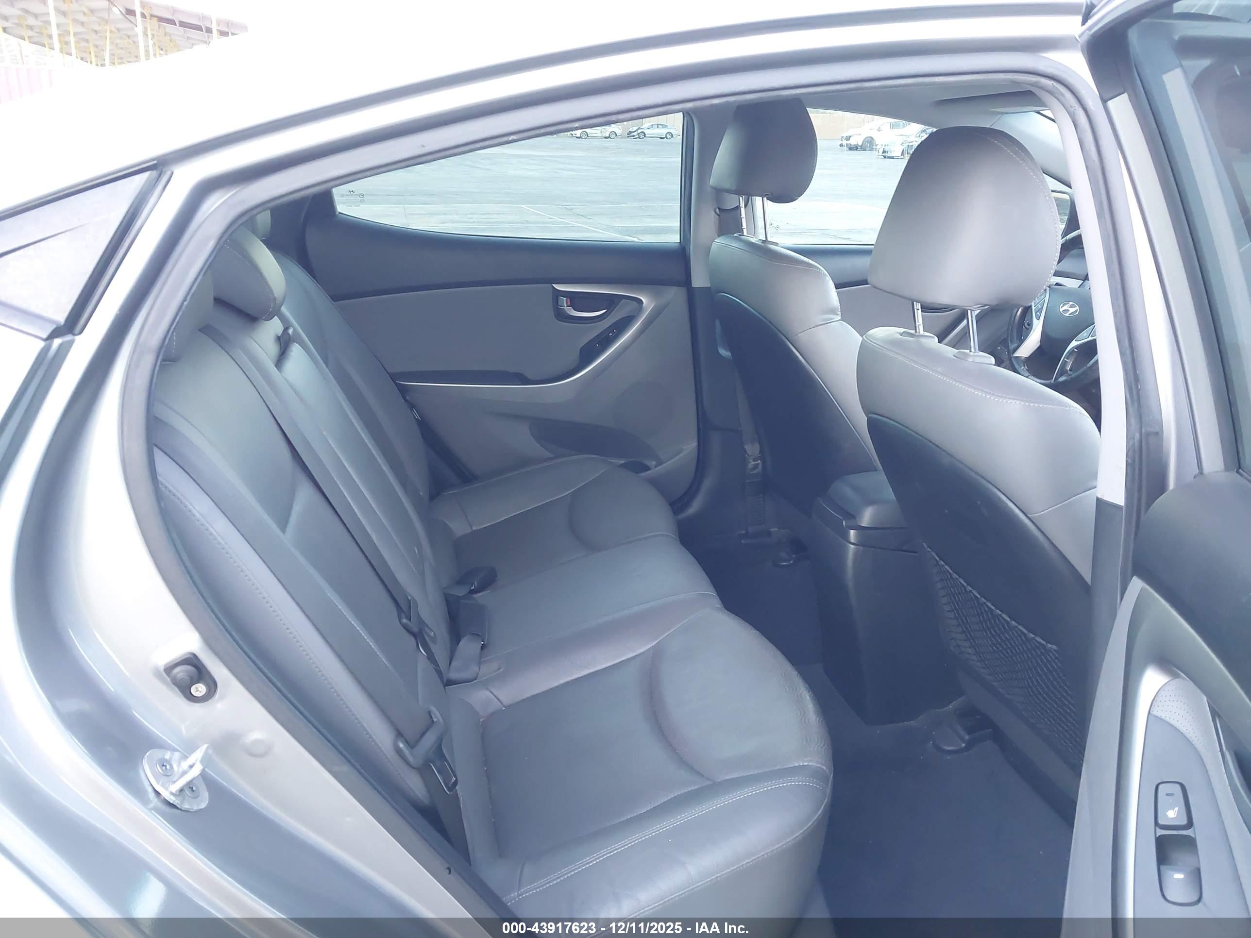 HYUNDAI ELANTRA image 8