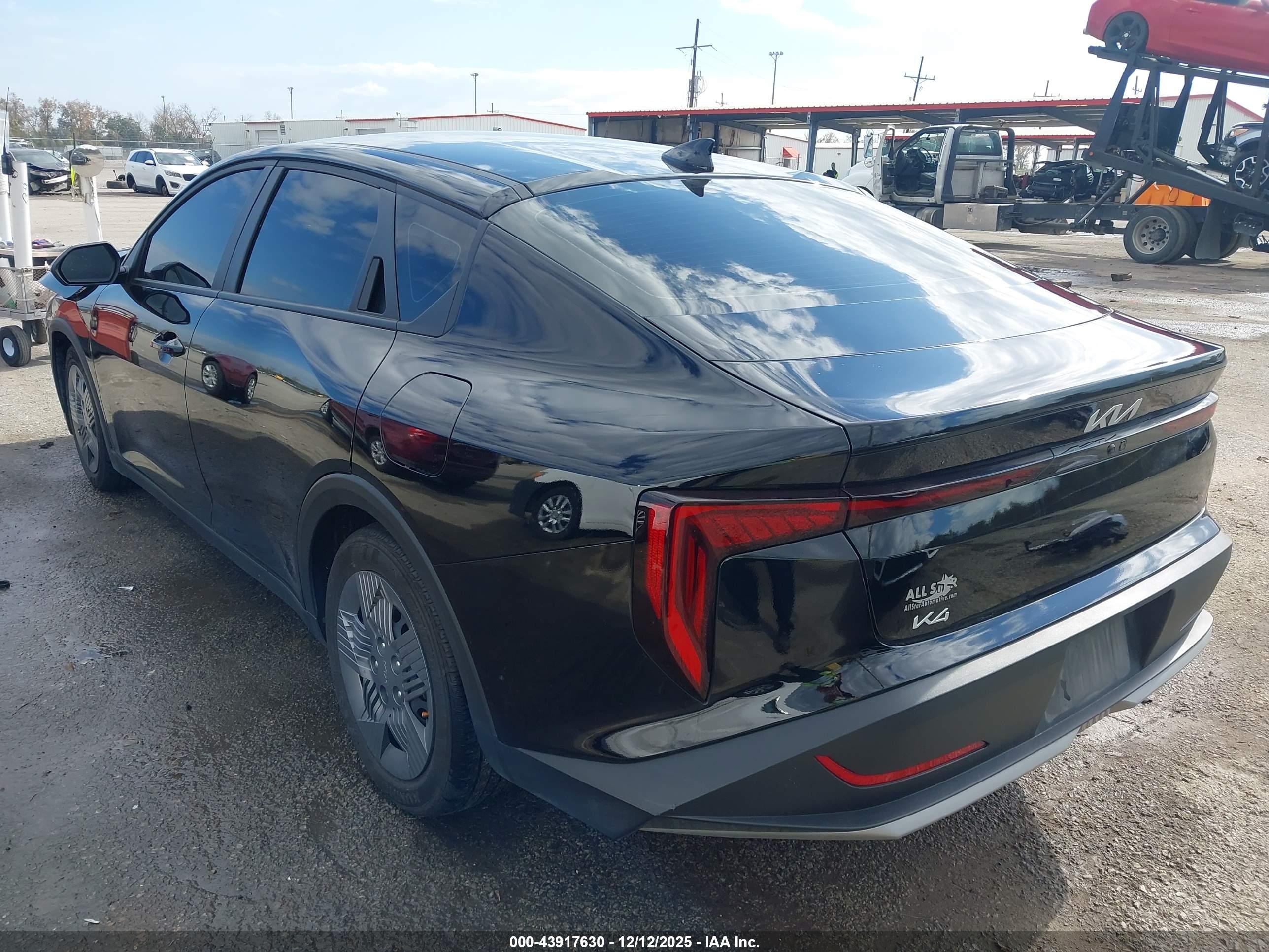 KIA K4 image 3