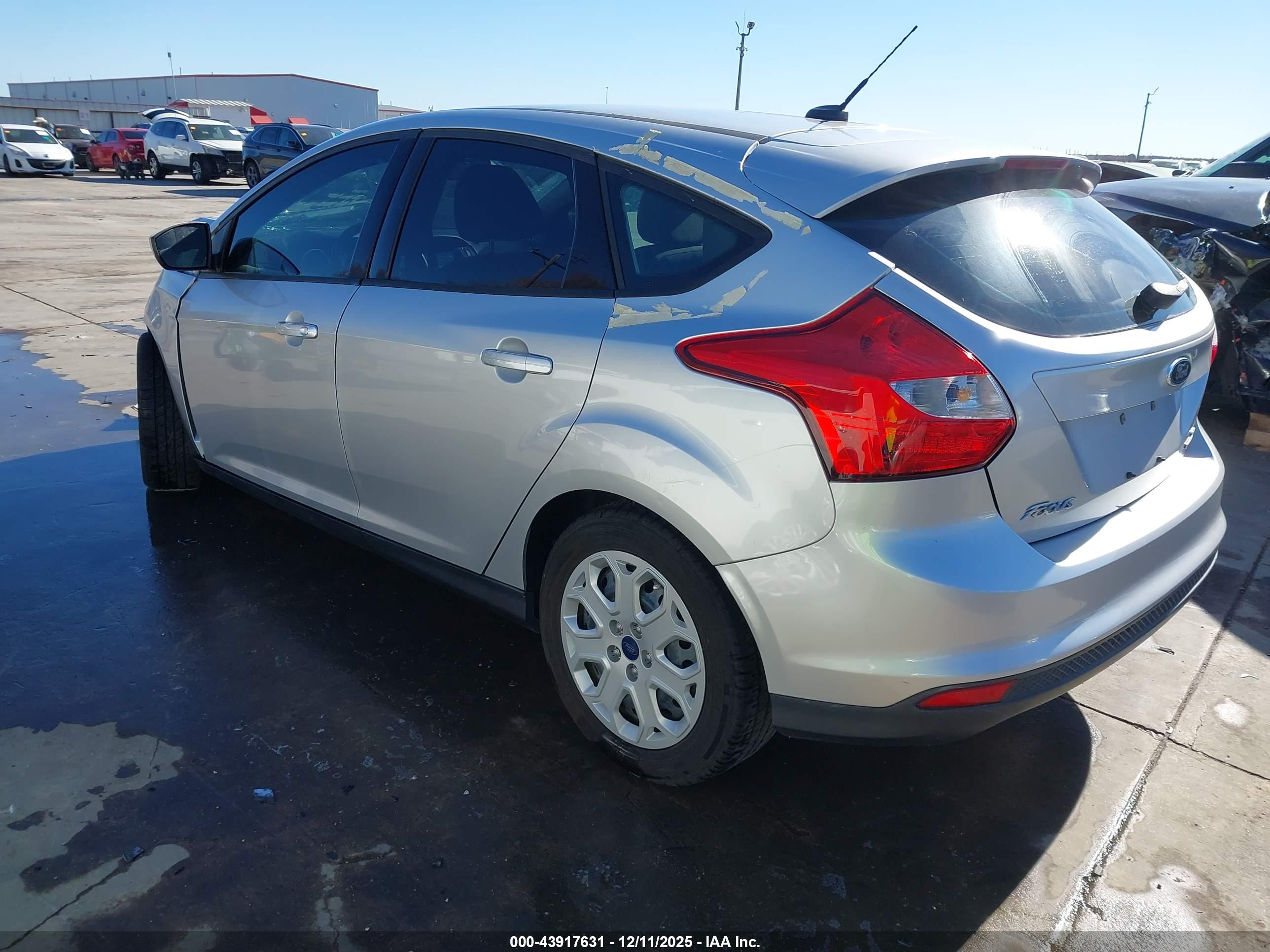 FORD FOCUS image 3