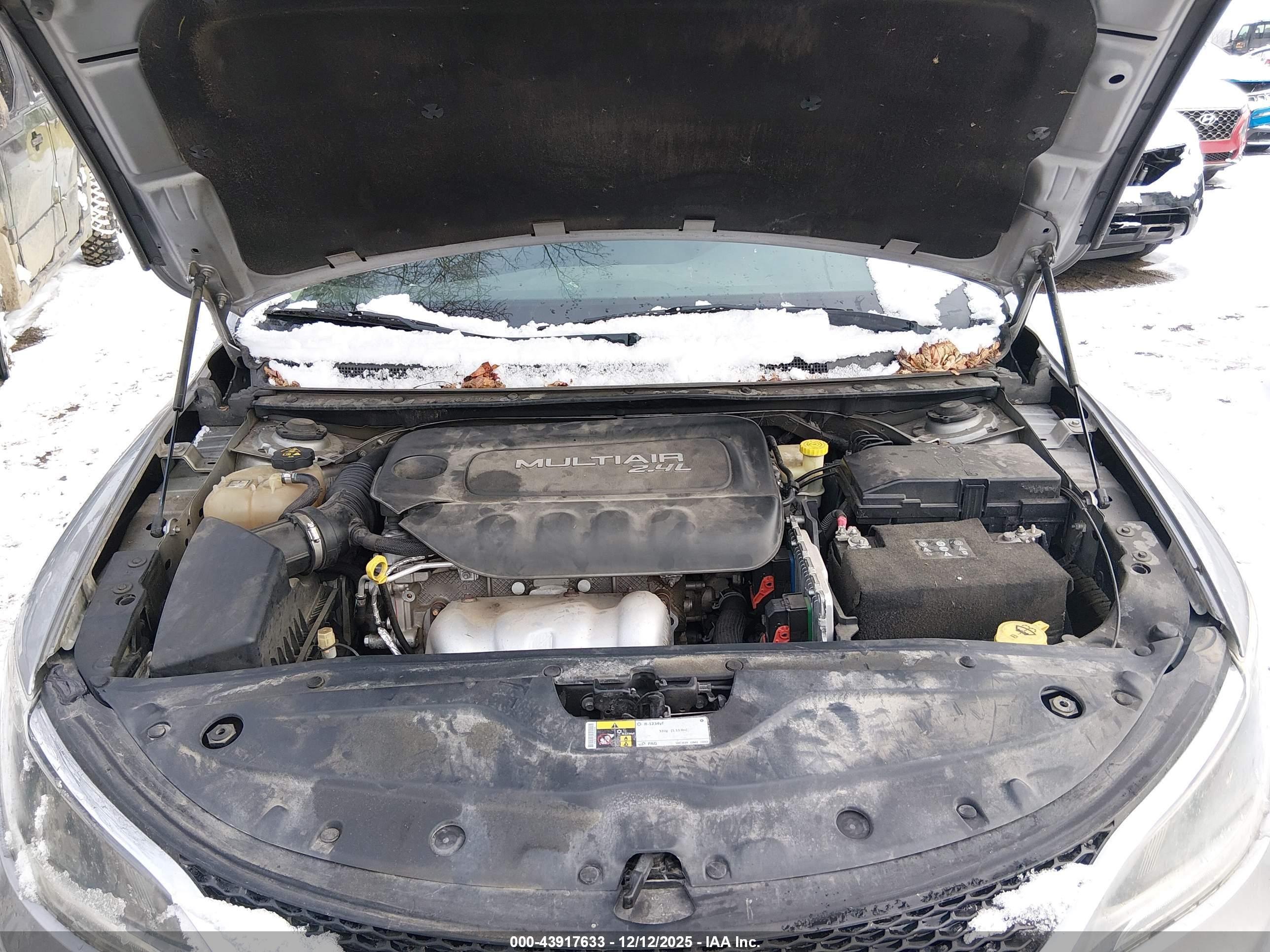 CHRYSLER 200 image 10