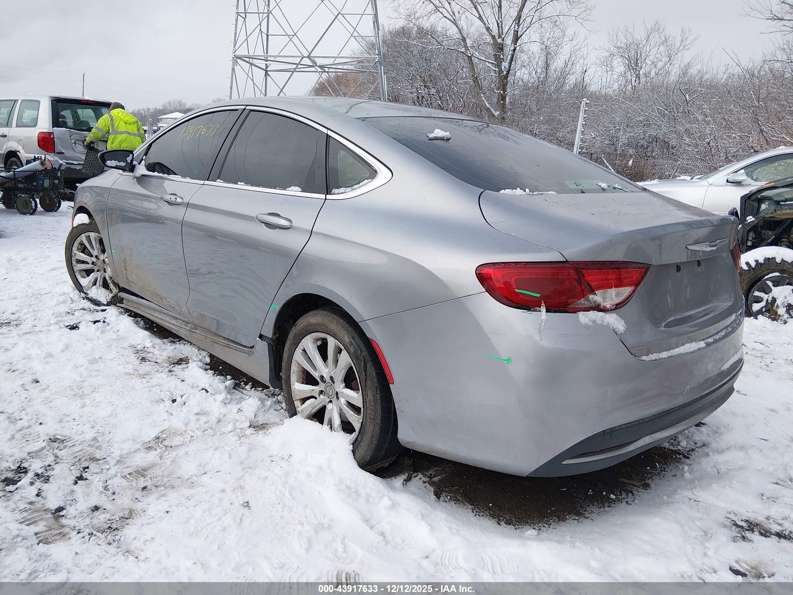 CHRYSLER 200 image 3