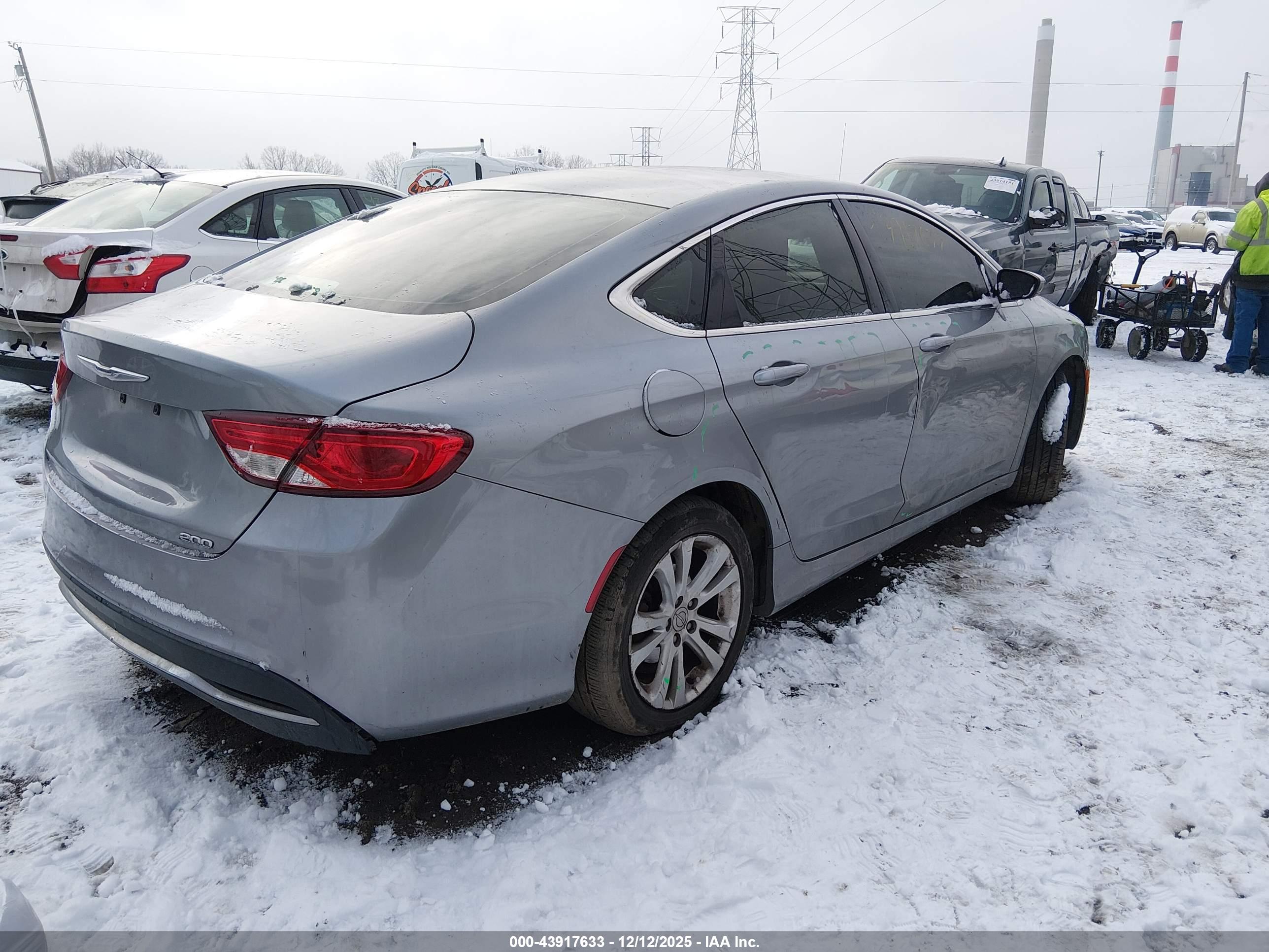 CHRYSLER 200 image 4