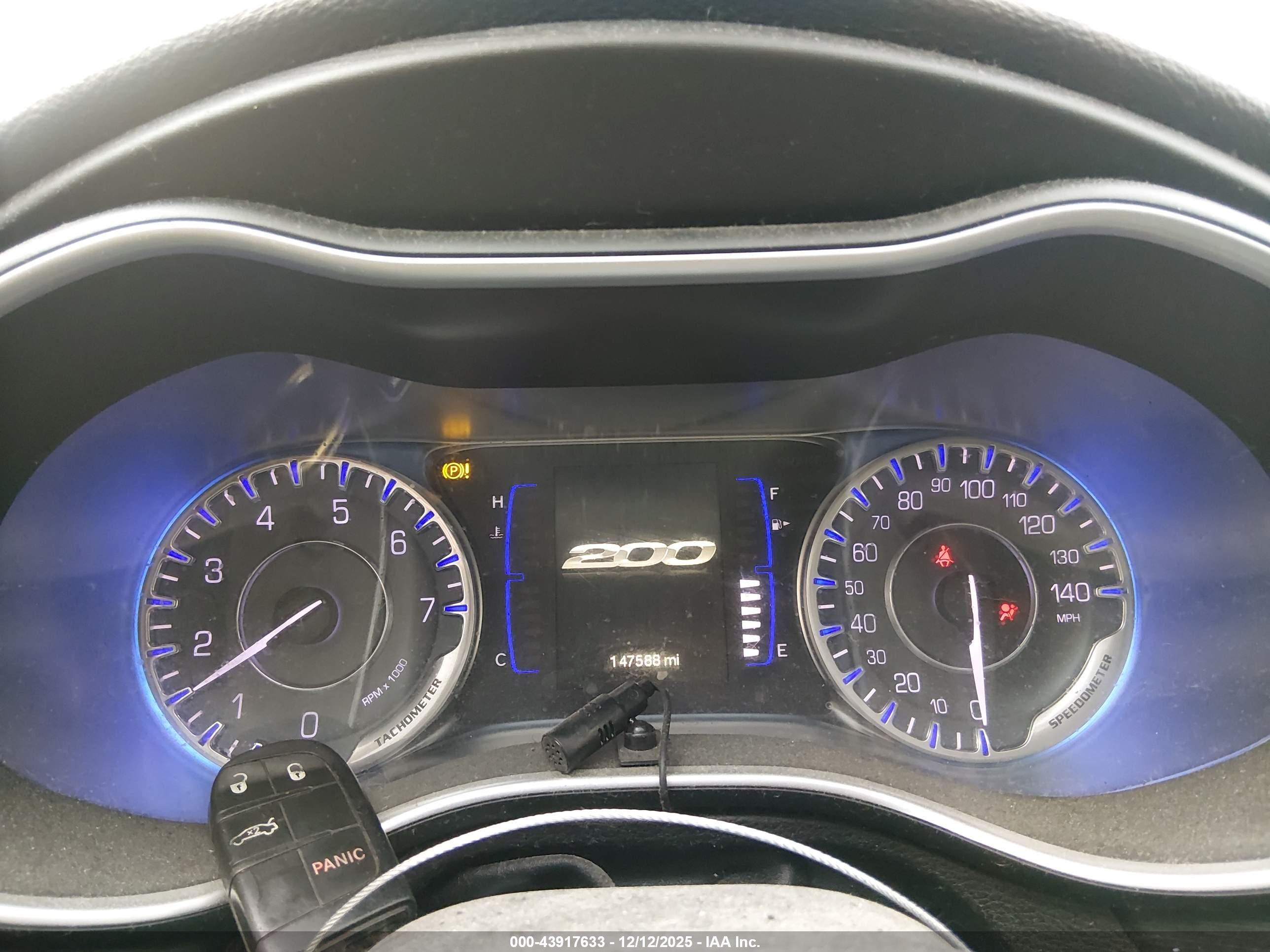 CHRYSLER 200 image 7