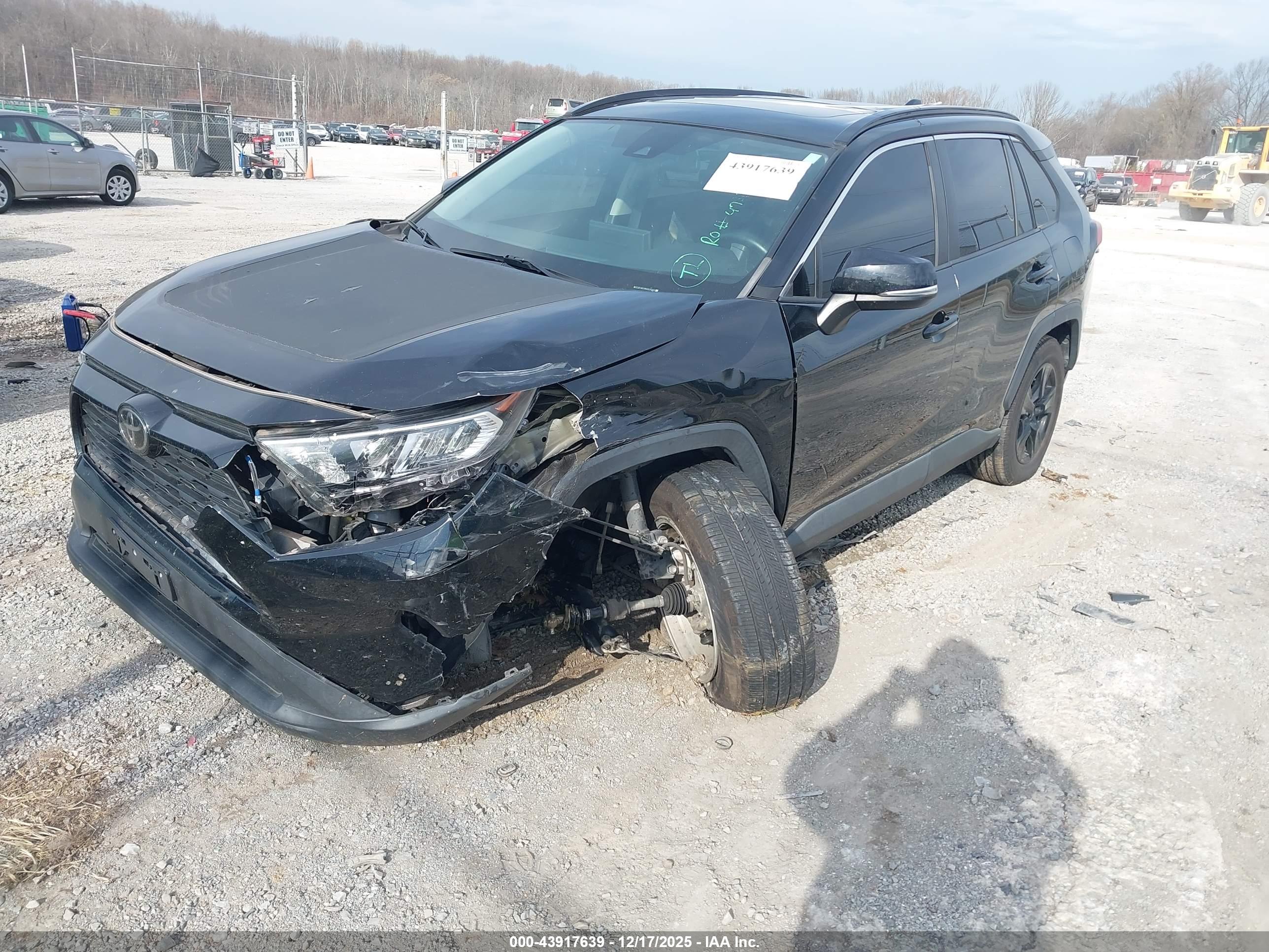 TOYOTA RAV4 image 2