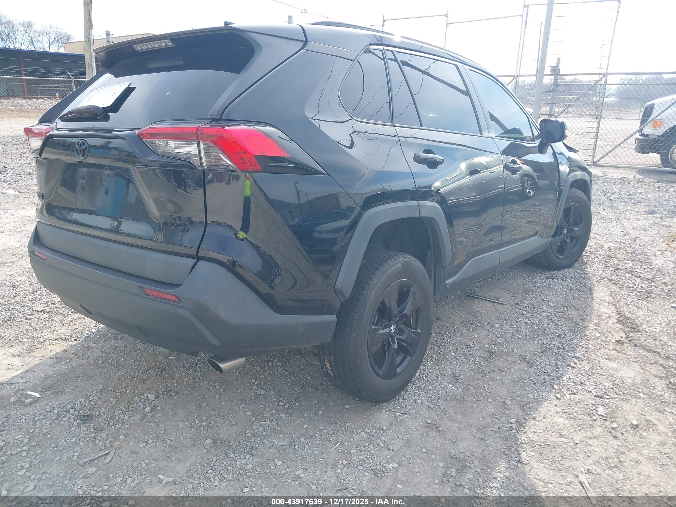 TOYOTA RAV4 image 4