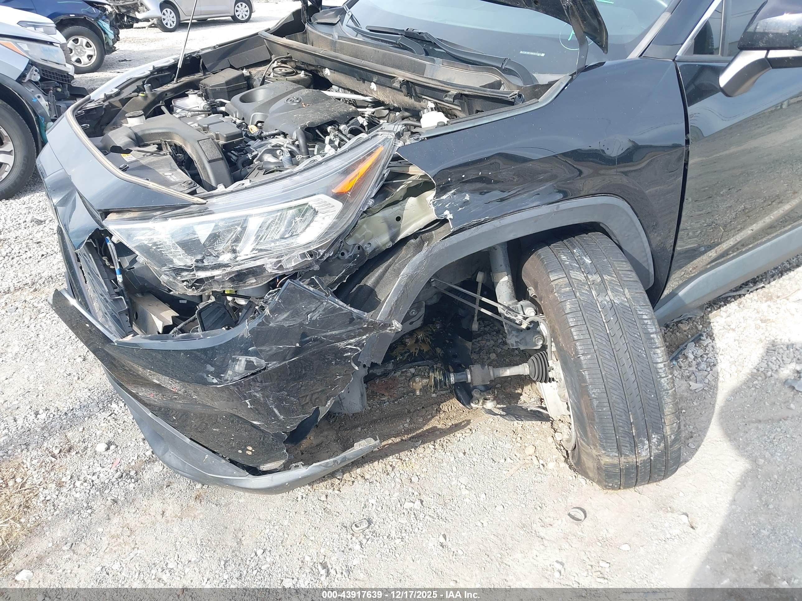 TOYOTA RAV4 image 6