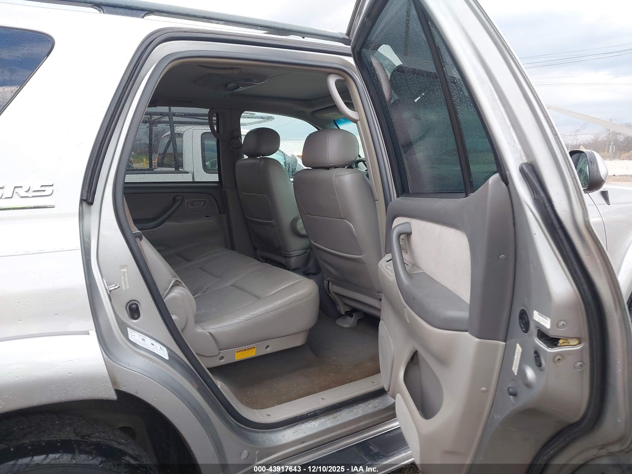 TOYOTA SEQUOIA image 8