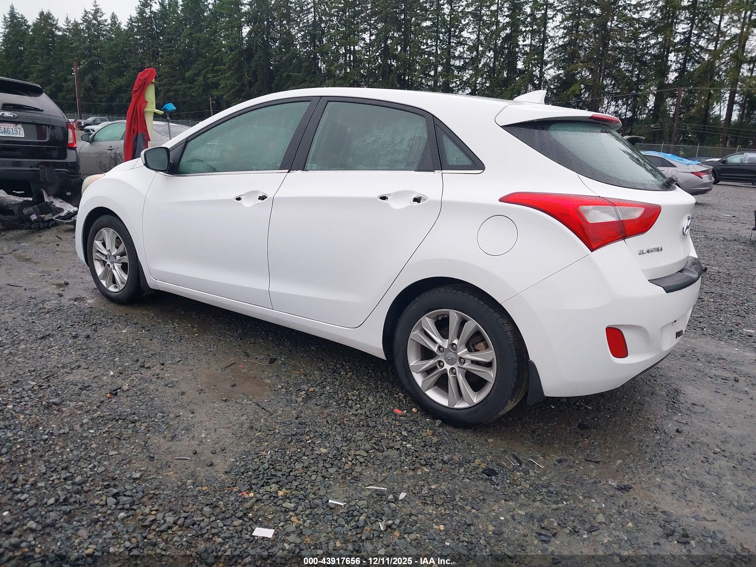 HYUNDAI ELANTRA image 3