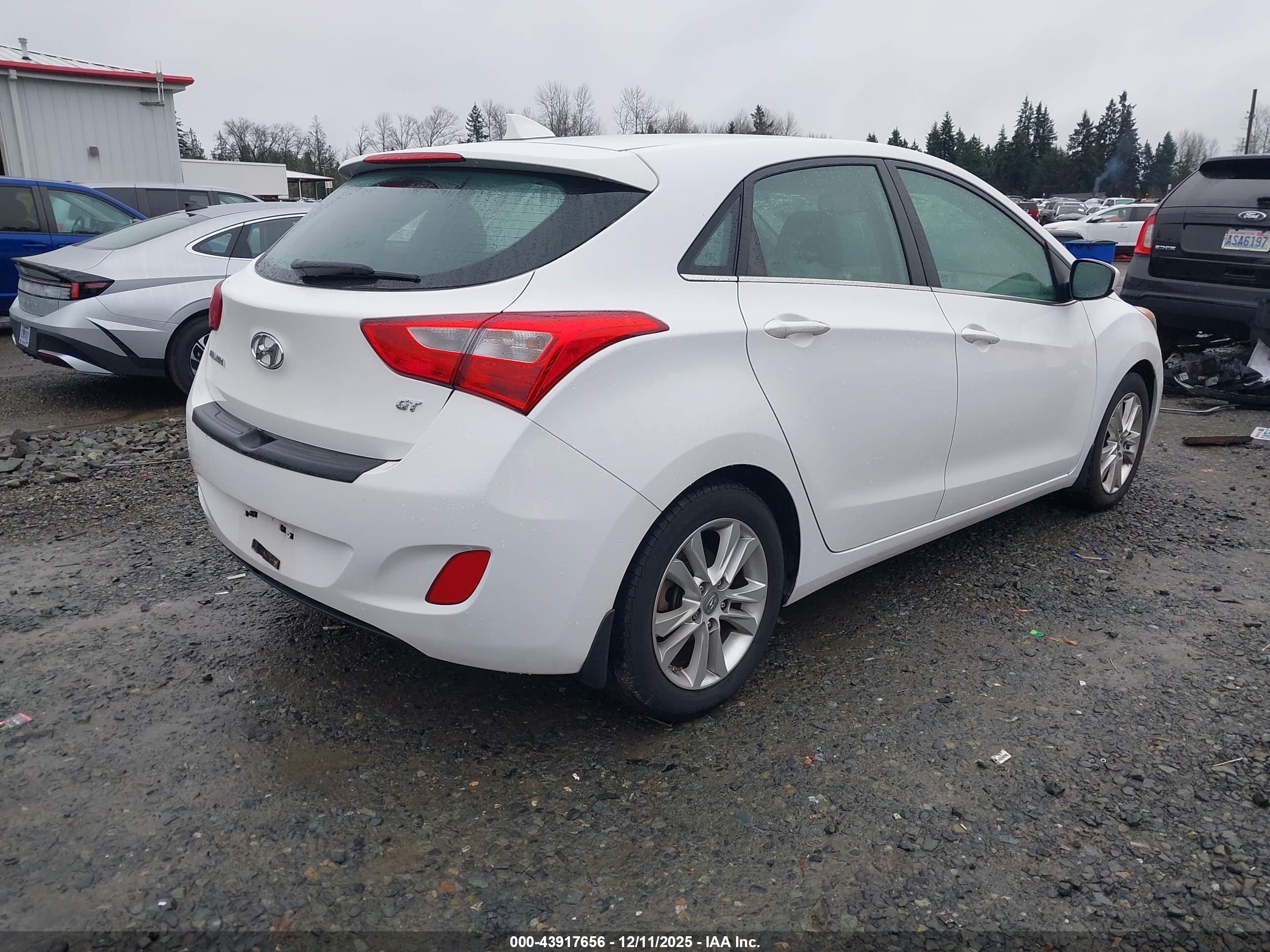 HYUNDAI ELANTRA image 4