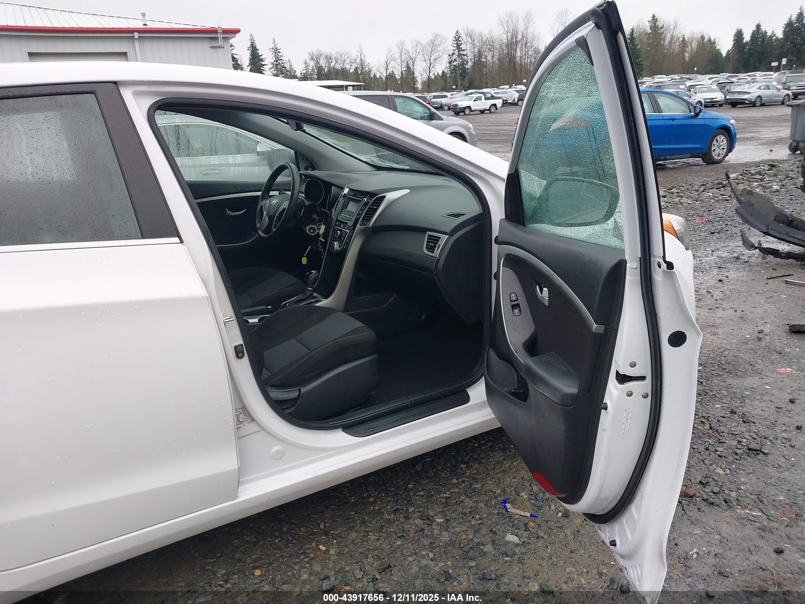 HYUNDAI ELANTRA image 5