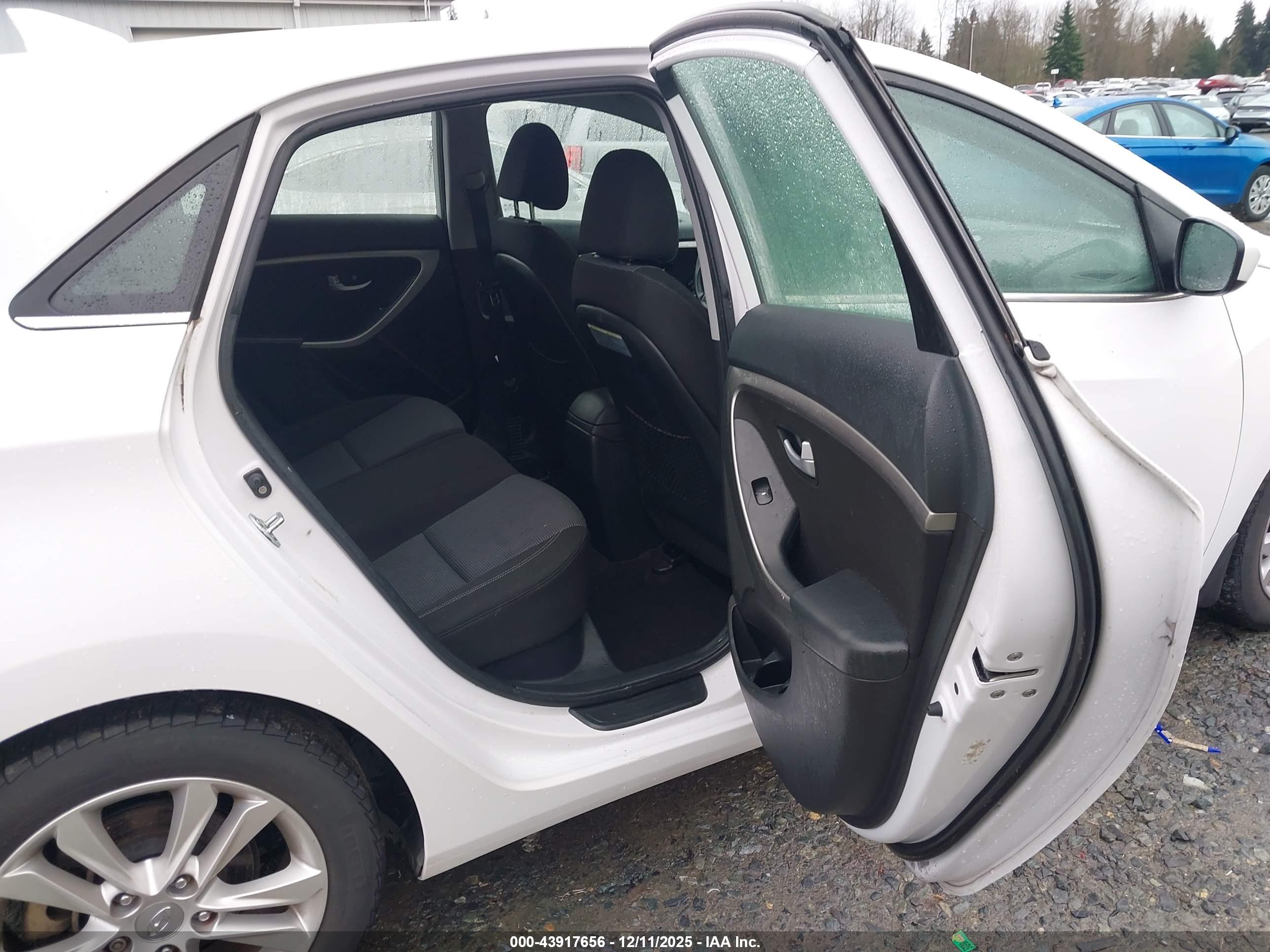 HYUNDAI ELANTRA image 8
