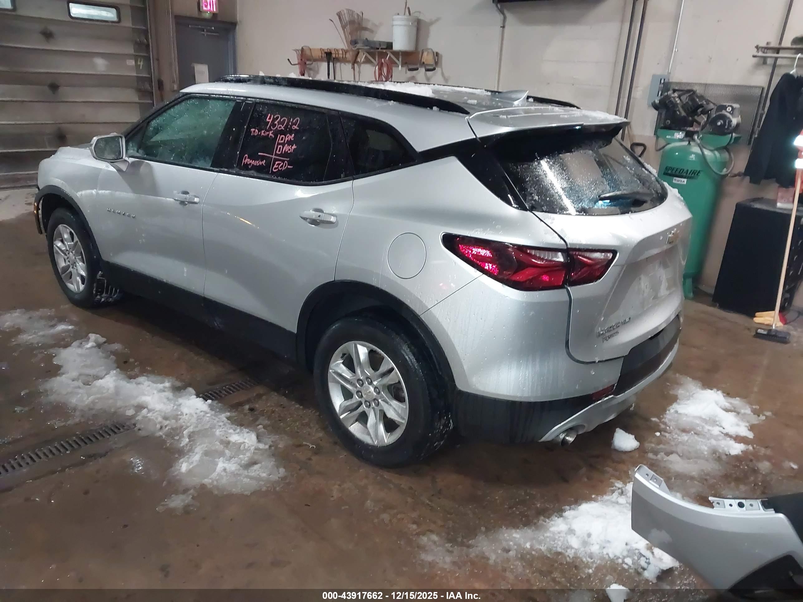 CHEVROLET BLAZER image 3