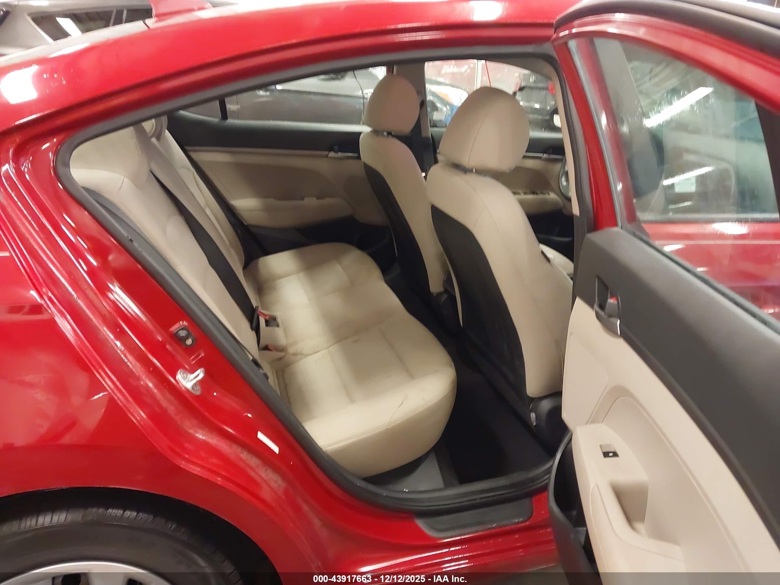HYUNDAI ELANTRA image 8