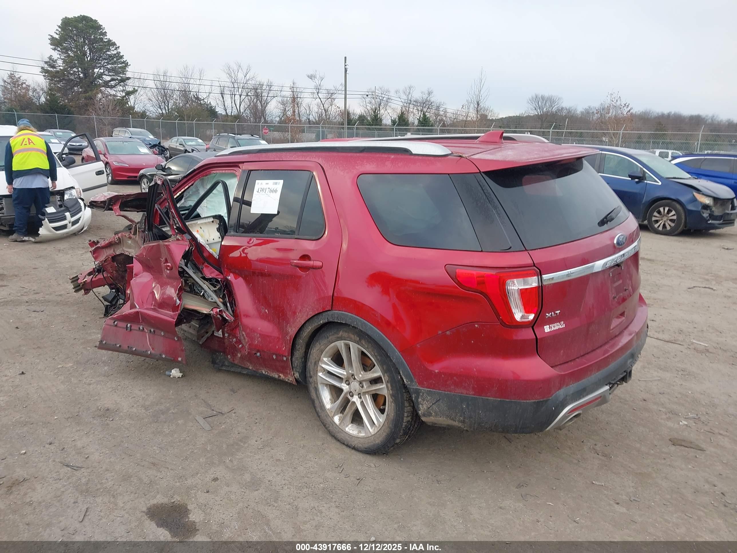 FORD EXPLORER image 3