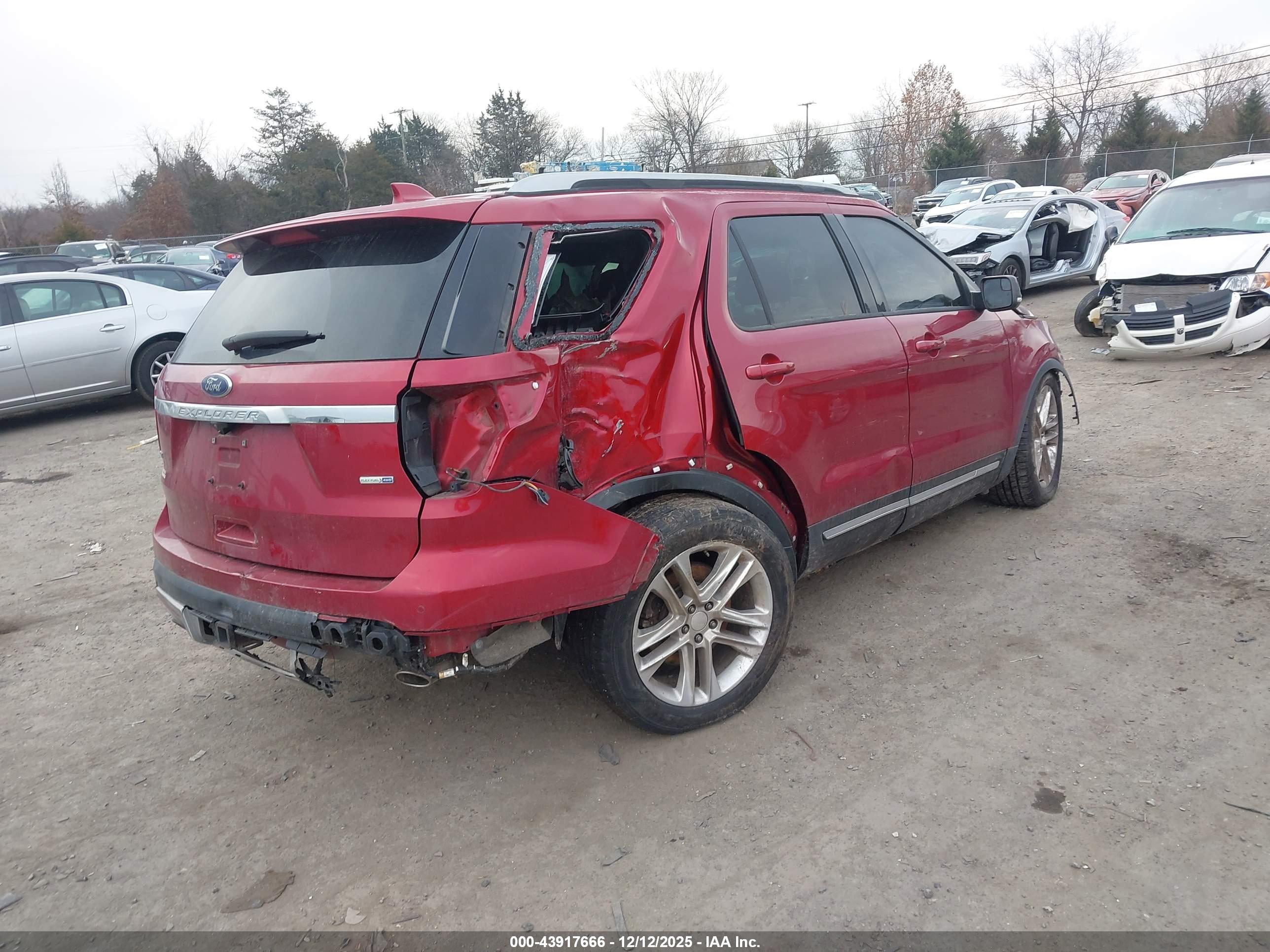 FORD EXPLORER image 4