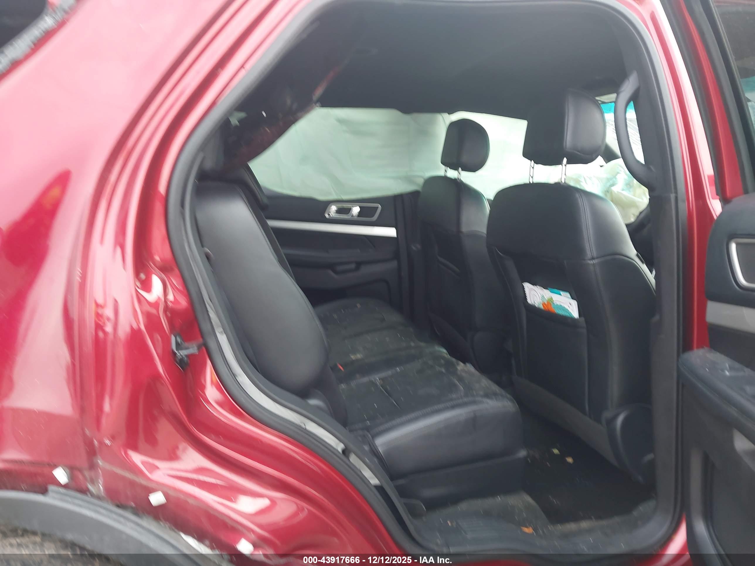 FORD EXPLORER image 8