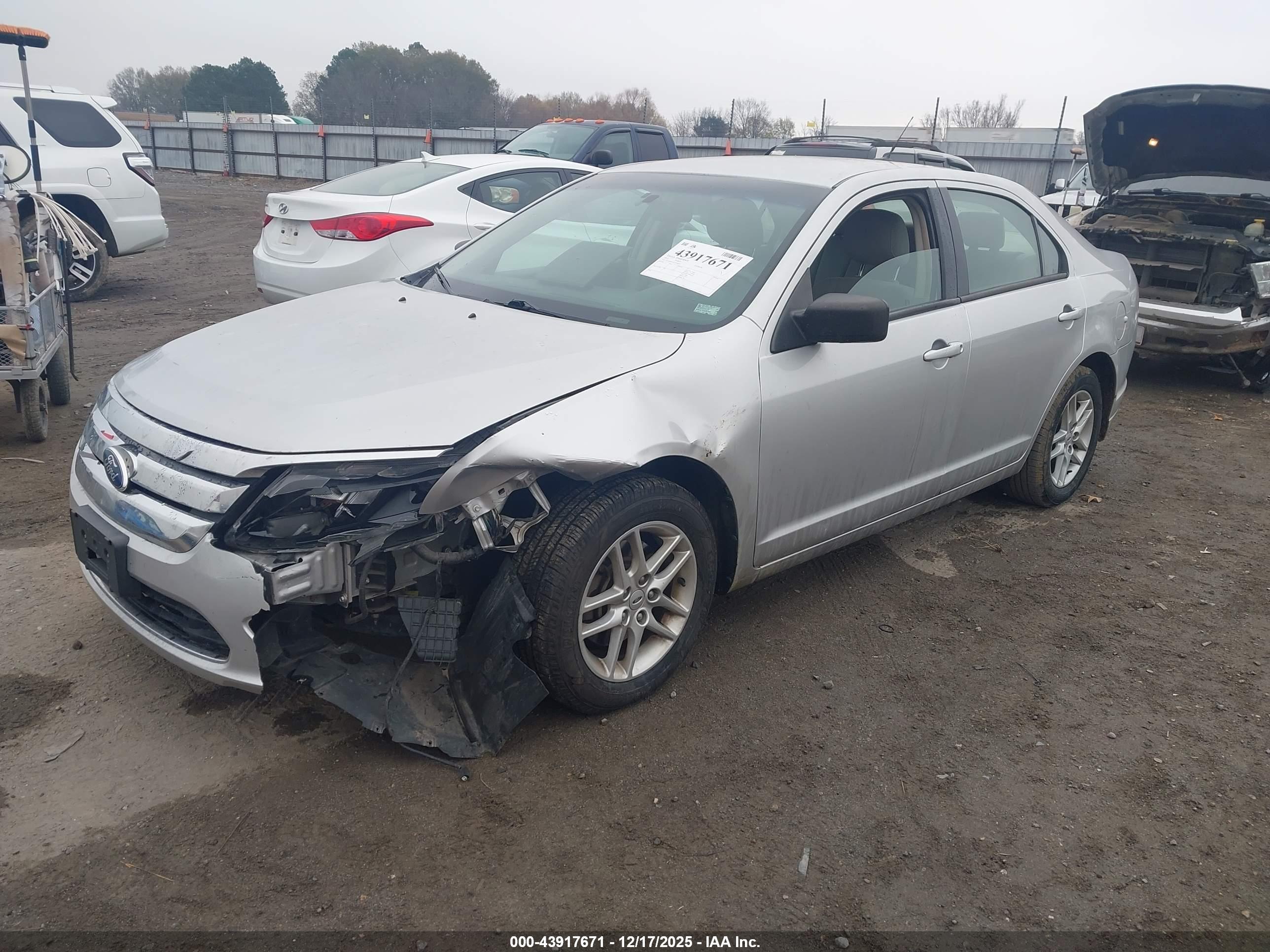 FORD FUSION image 2