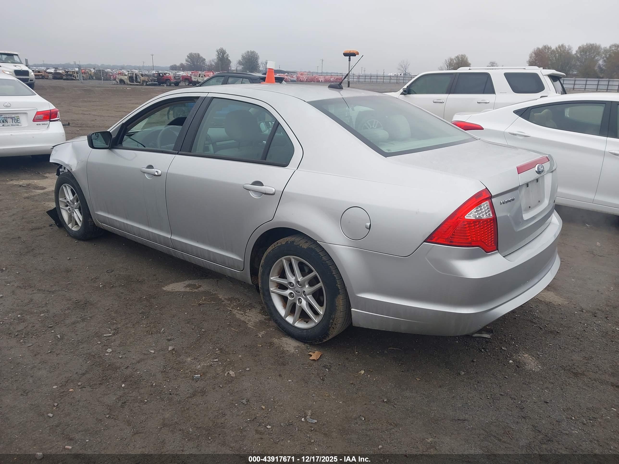 FORD FUSION image 3