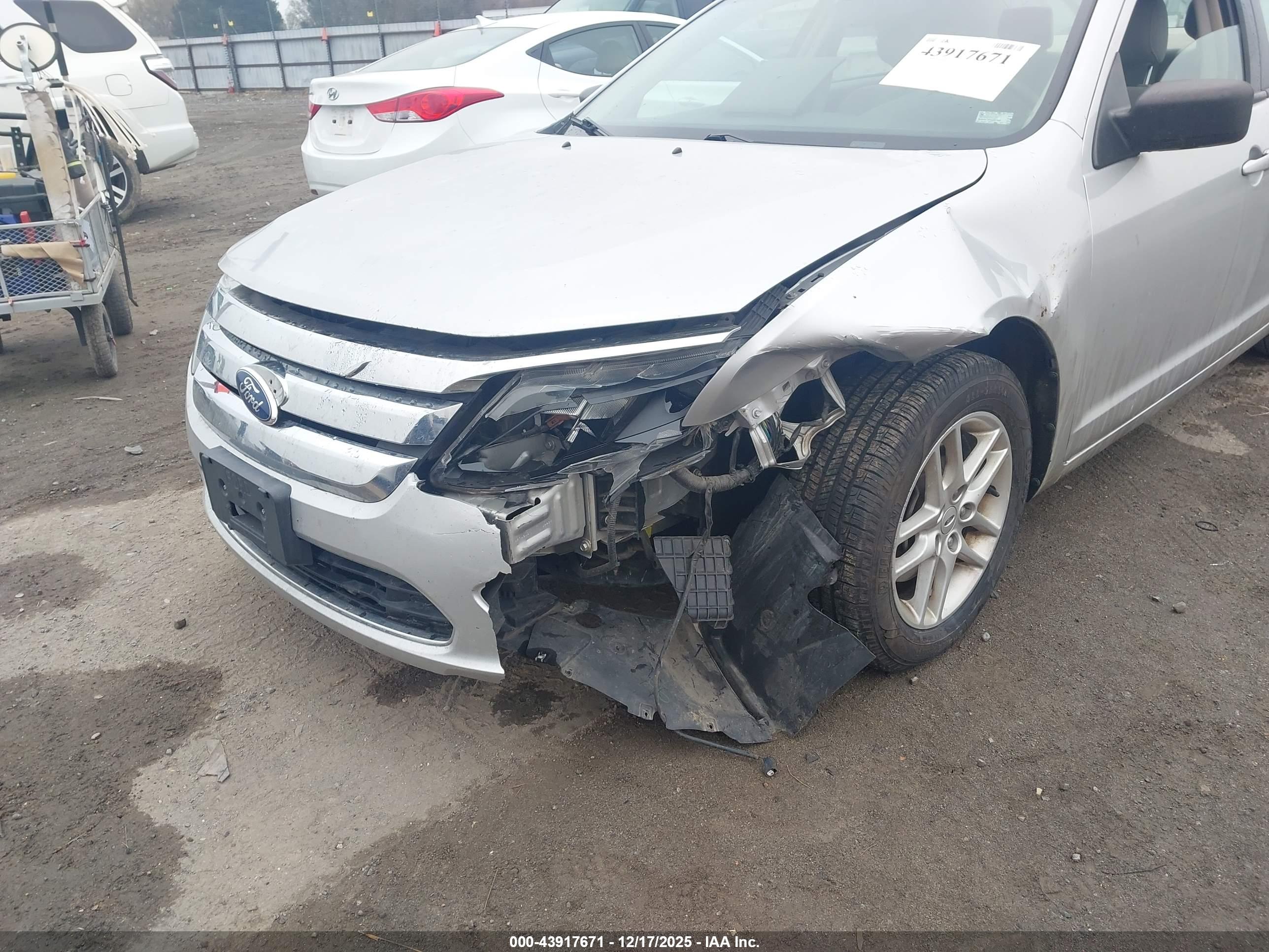 FORD FUSION image 6